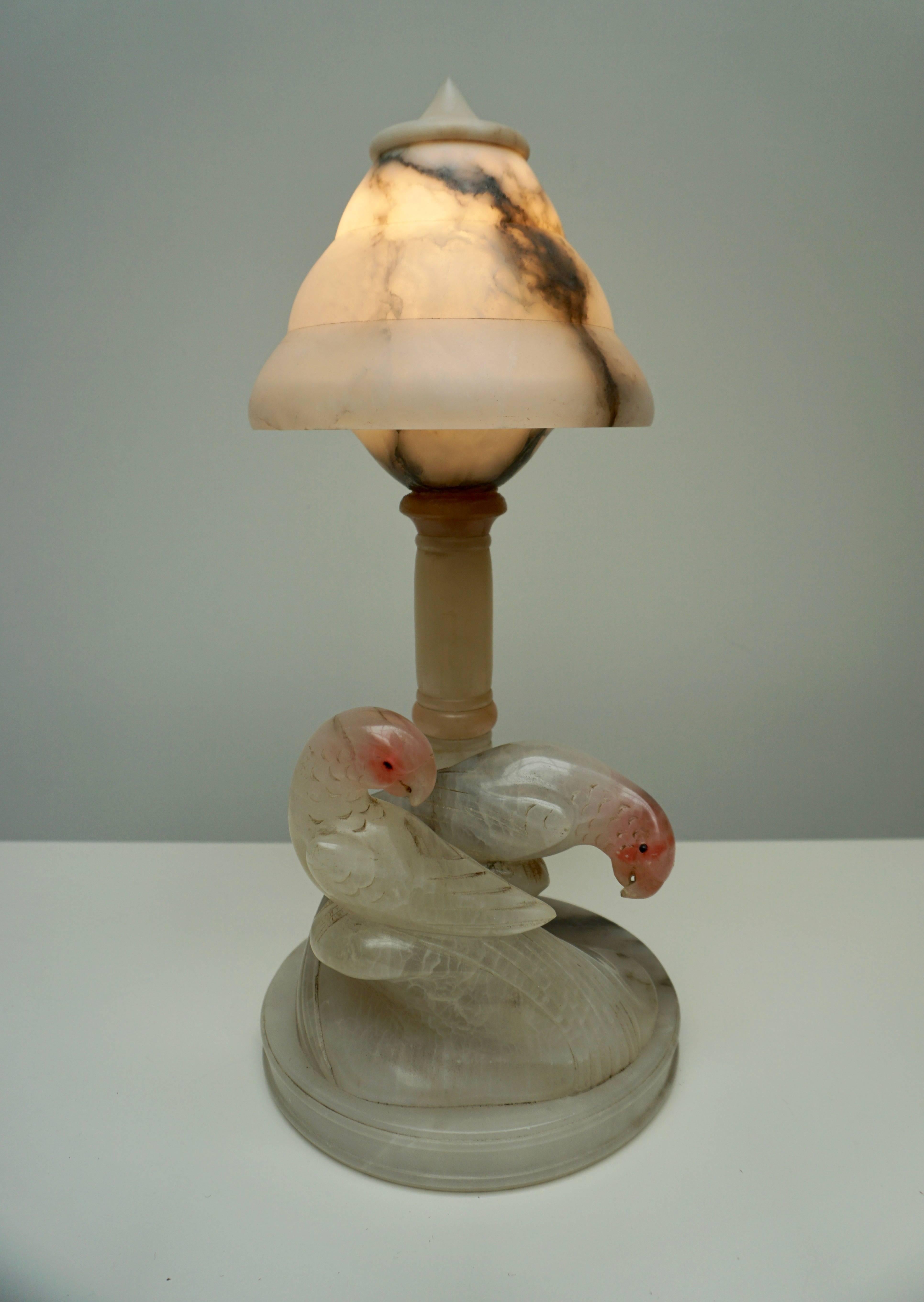 Alabaster table lamp.
One E27 bulb.
Weight: 5 kg.
Measures: Diameter shade 18 cm.