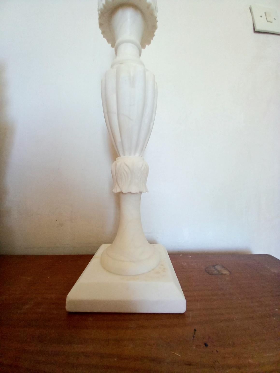 Alabaster-Tischlampe, weiße Farbe im Angebot 6