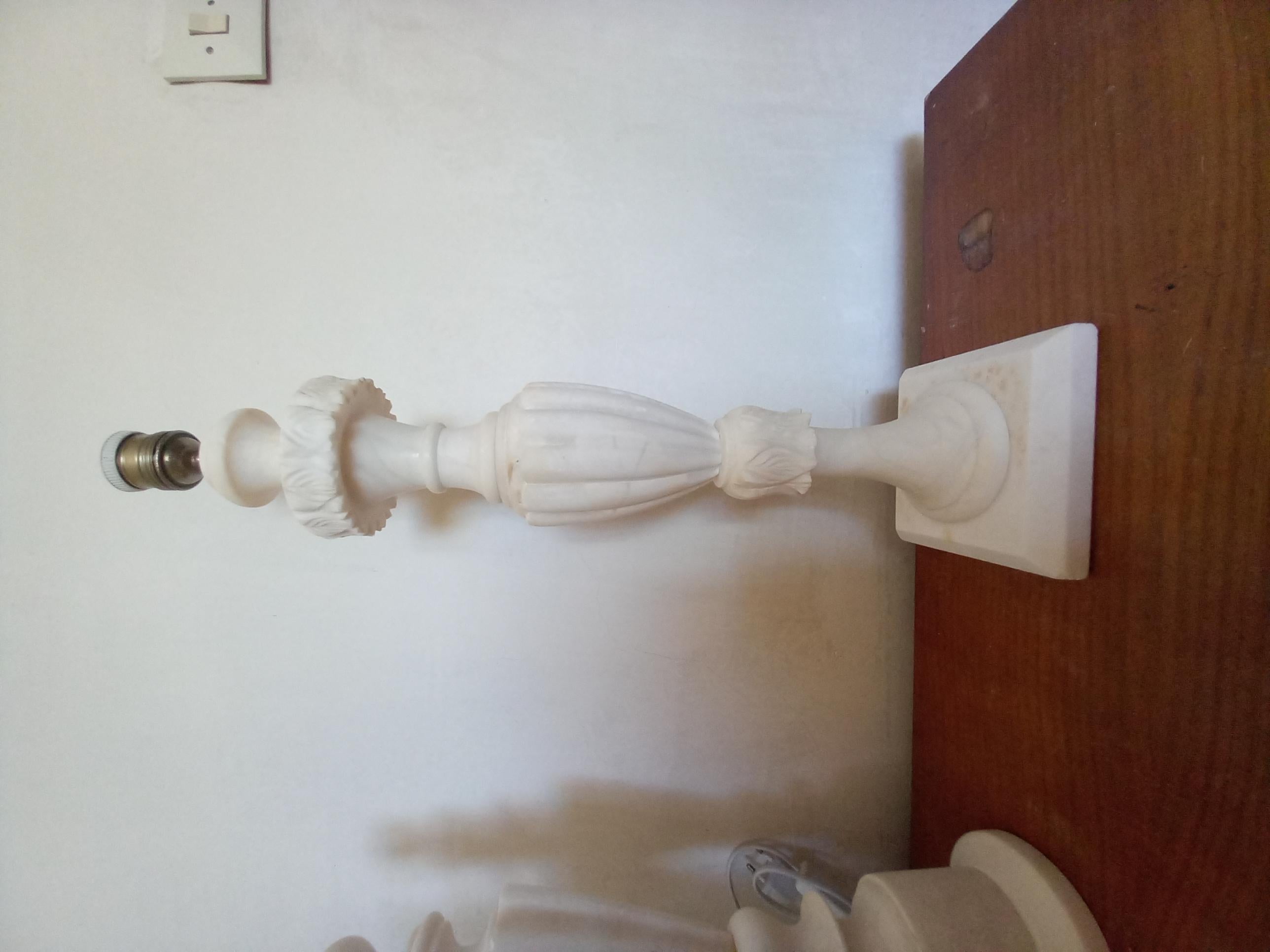 Alabaster Table Lamp White Color In Excellent Condition For Sale In Mombuey, Zamora