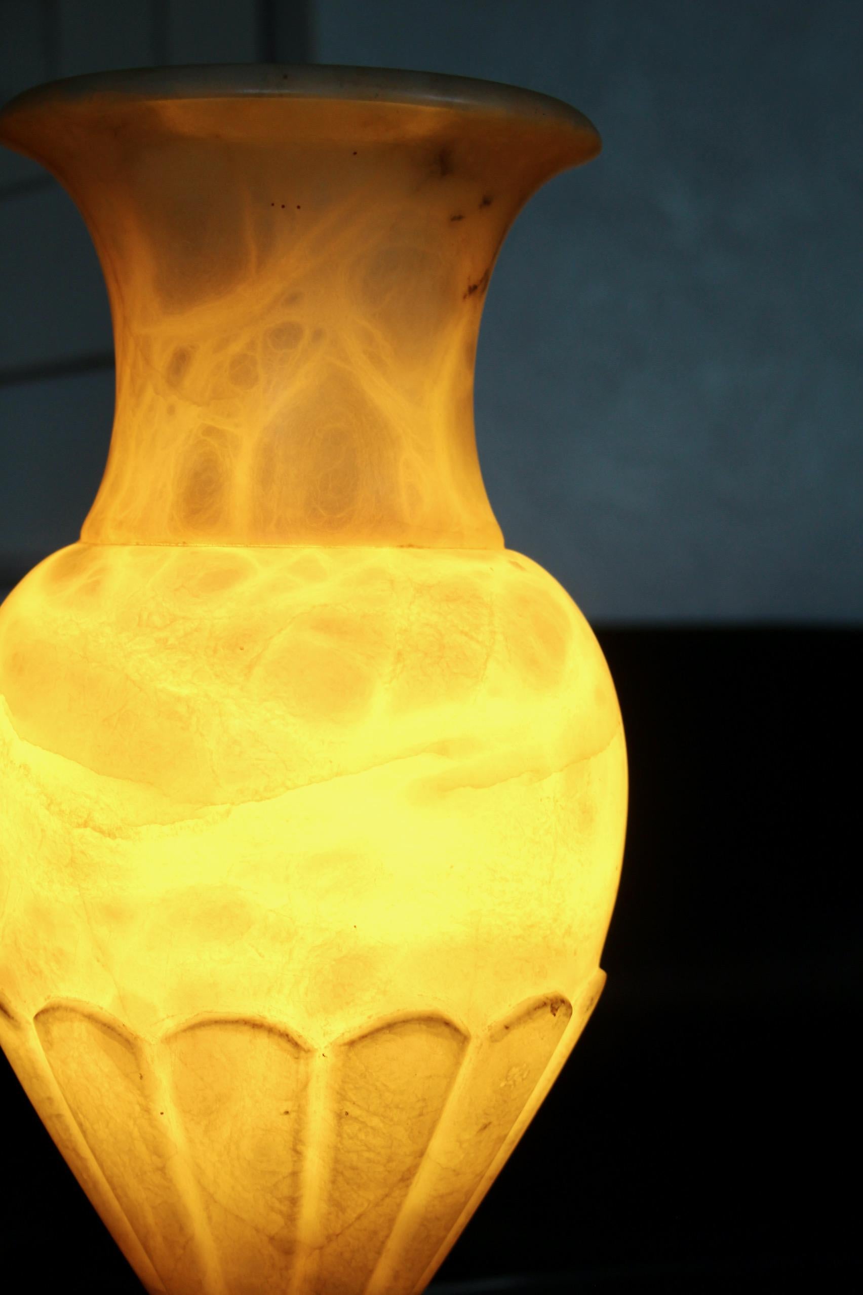 French Alabaster table neo classic lamp For Sale