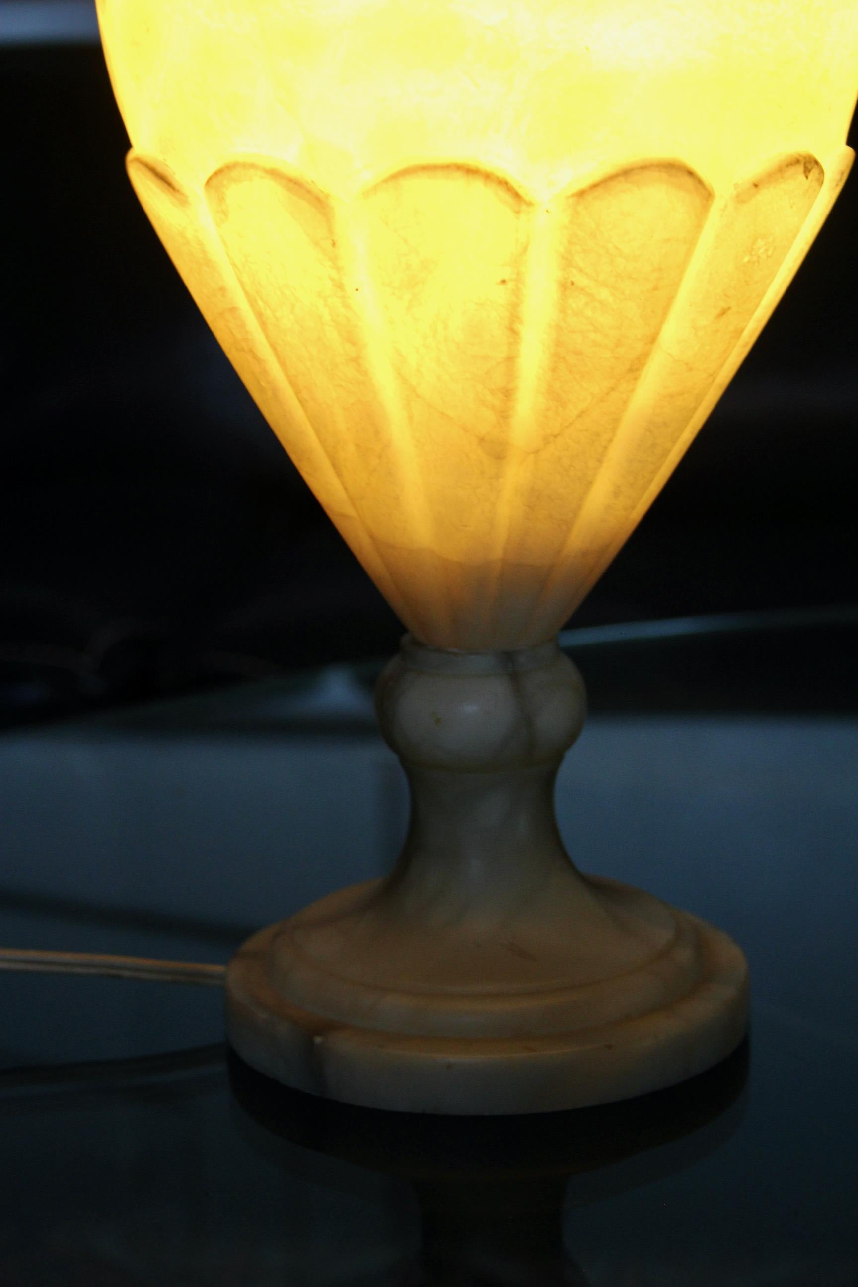 Alabaster table neo classic lamp For Sale 1