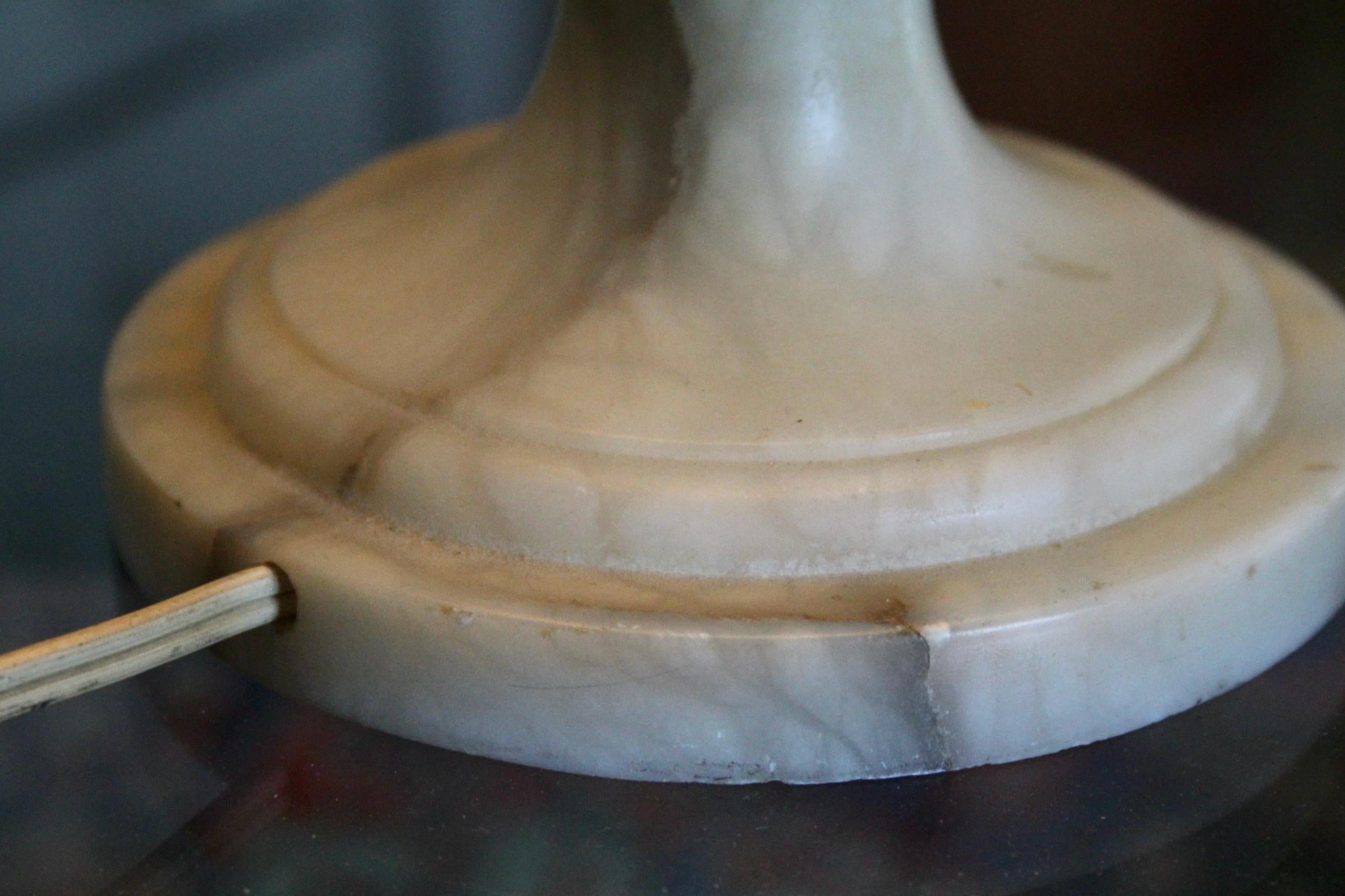 Alabaster table neo classic lamp For Sale 3