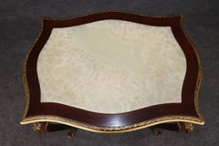 Alabasterplatte Louis XV Stil Bronze montiert vergoldet Mahagoni Center Tisch