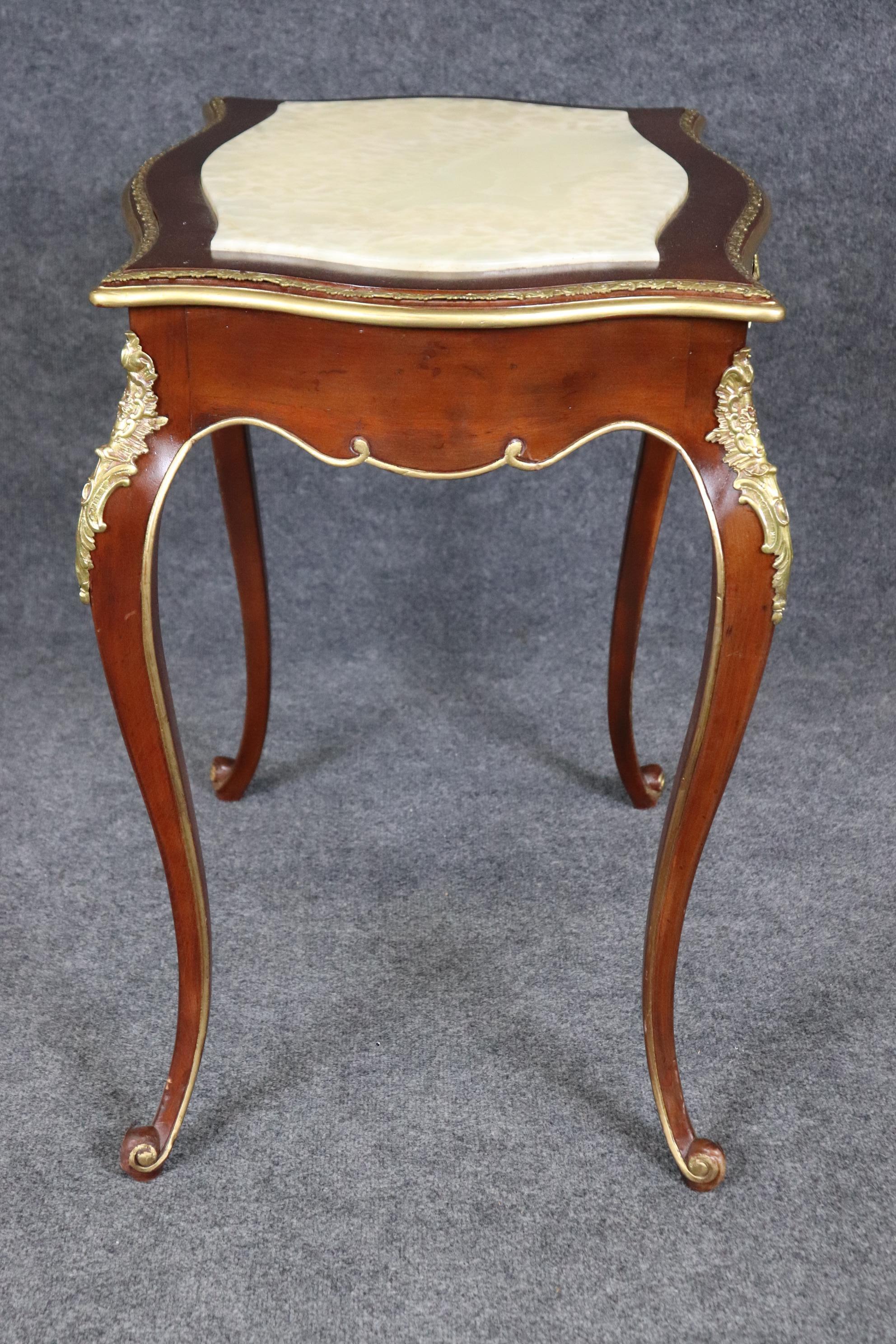 Alabaster Top Louis XV Style Bronze Mounted Gilded Mahogany Center Table In Good Condition For Sale In Swedesboro, NJ