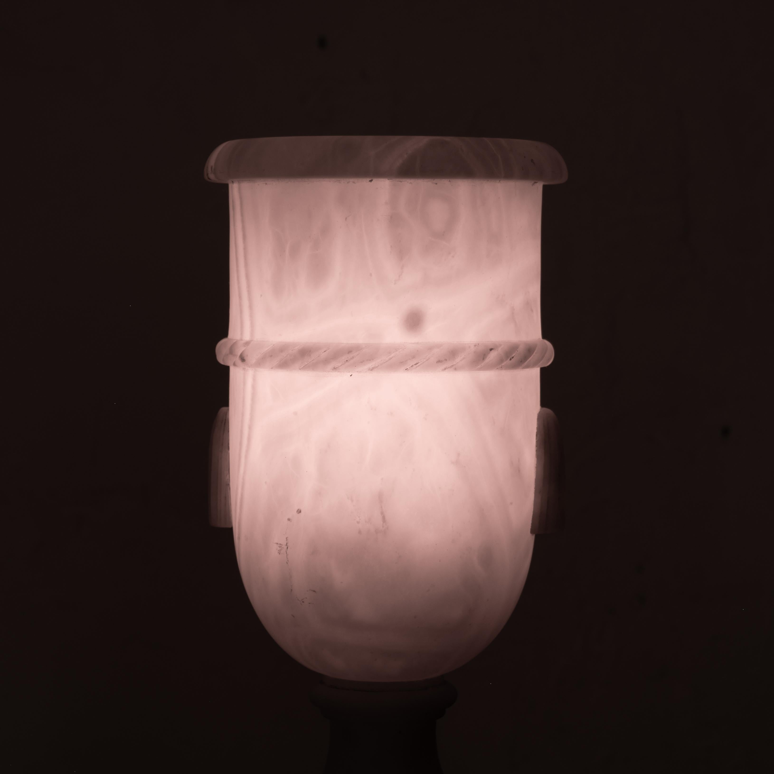 Alabaster Urn Lamp In Good Condition For Sale In Savannah, GA