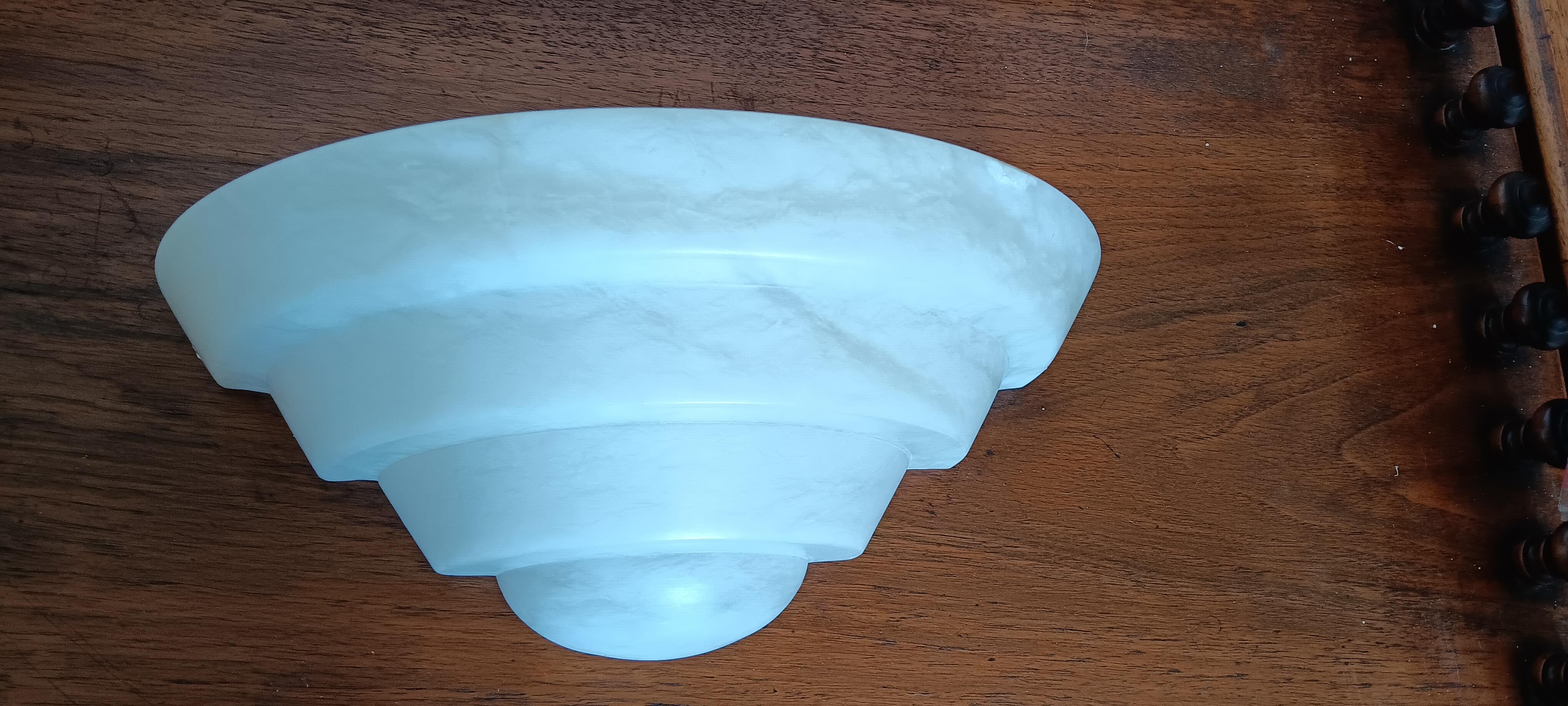 Aplique de Pared de Alabastro Blanco Art Decó Minimalista en venta 8