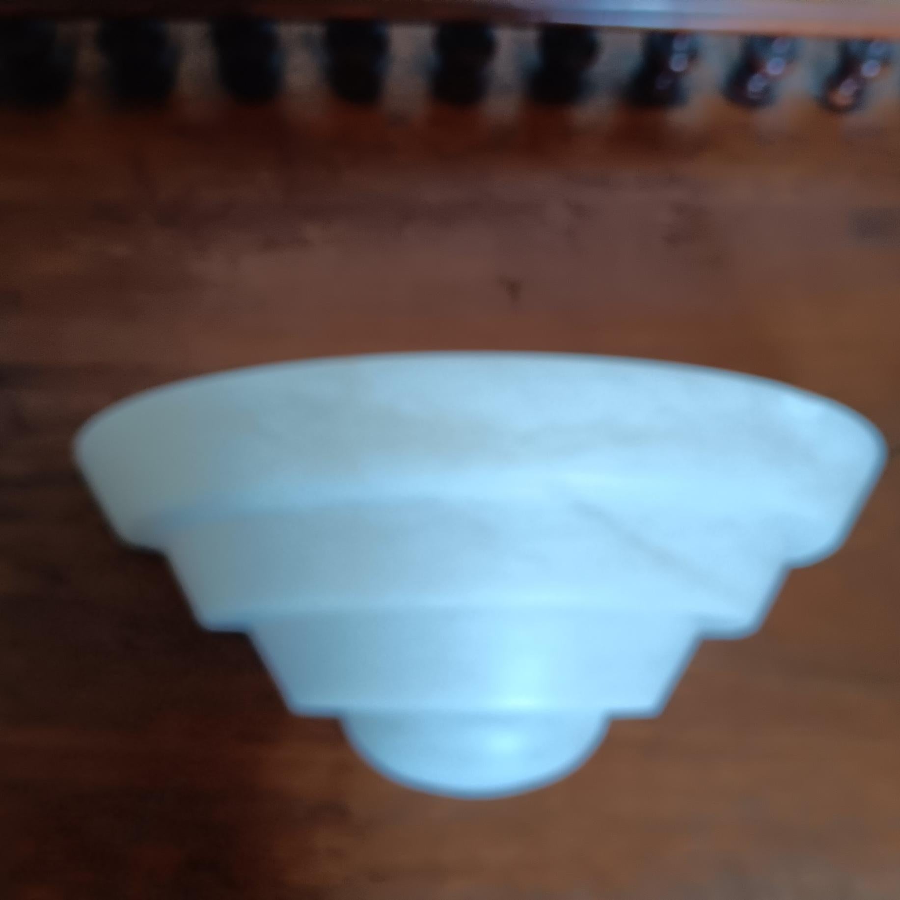 Aplique de Pared de Alabastro Blanco Art Decó Minimalista Italiano en venta