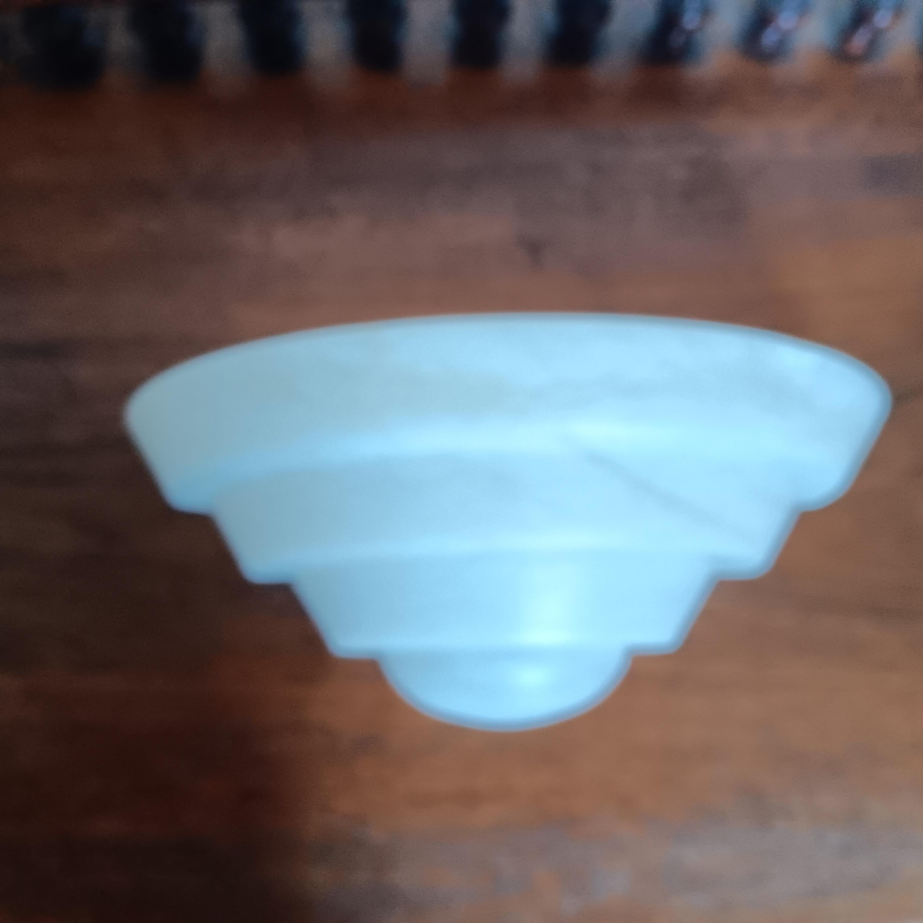 Aplique de Pared de Alabastro Blanco Art Decó Minimalista en Bueno estado para la venta en Mombuey, Zamora