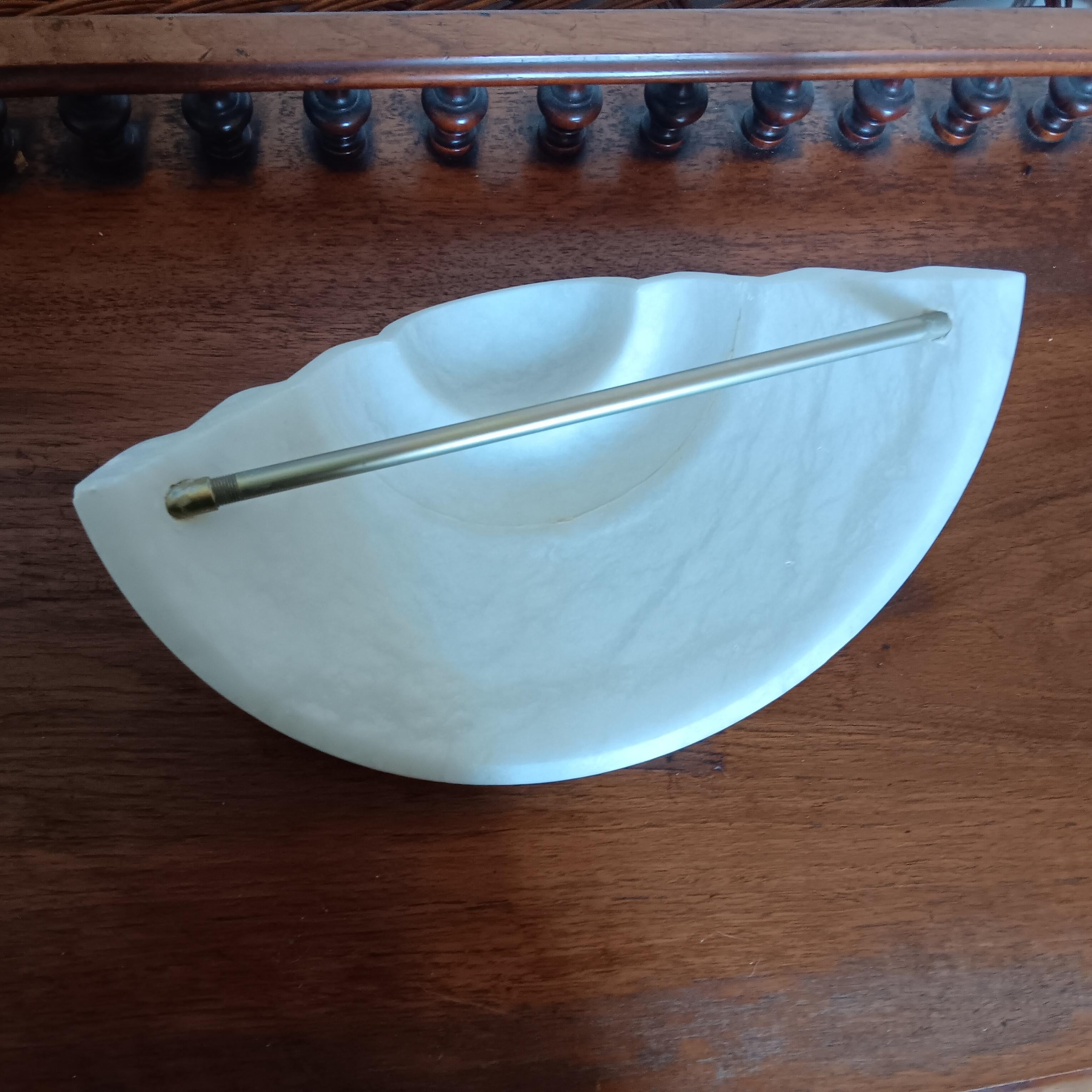 Aplique de Pared de Alabastro Blanco Art Decó Minimalista siglo XX en venta