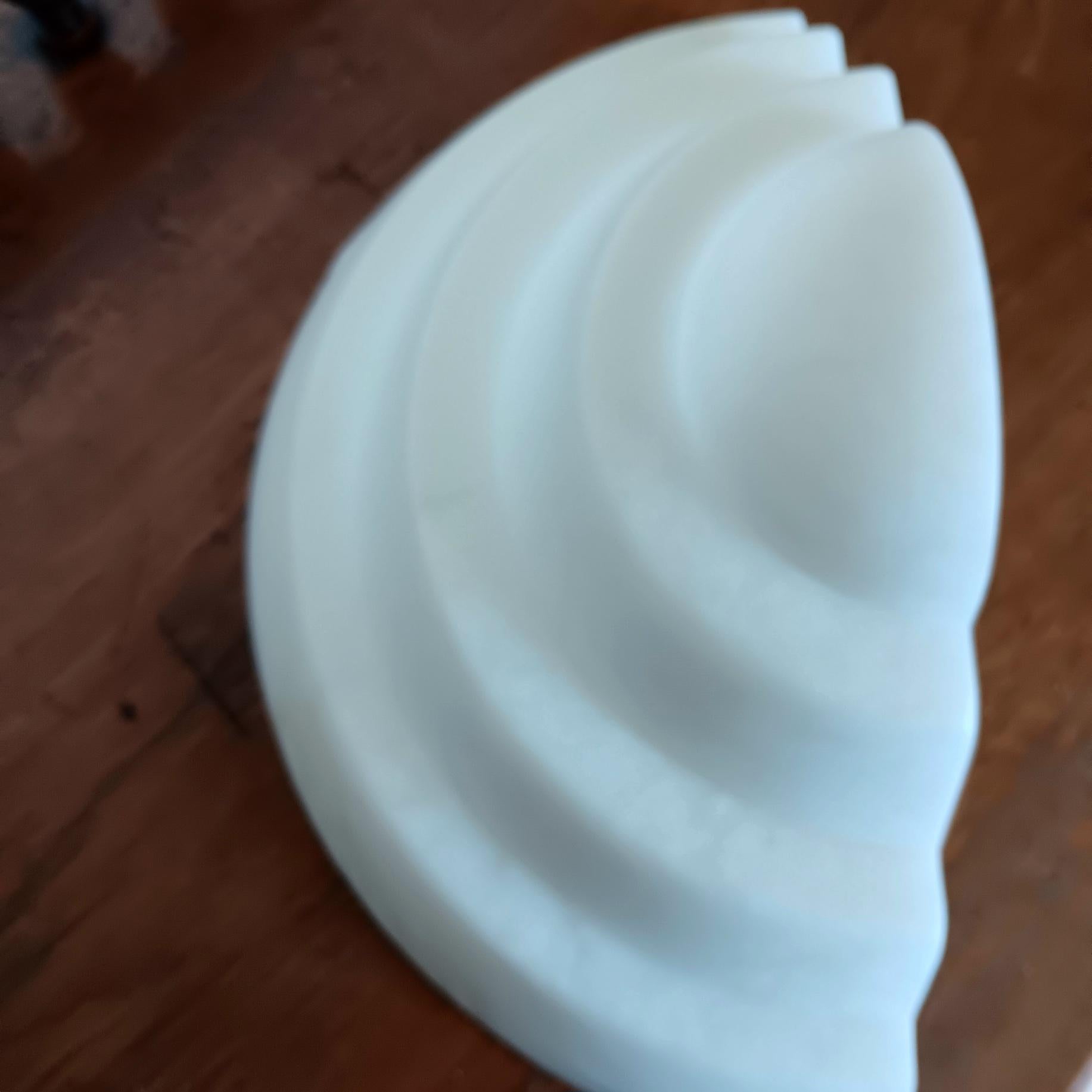 Aplique de Pared de Alabastro Blanco Art Decó Minimalista en venta 3
