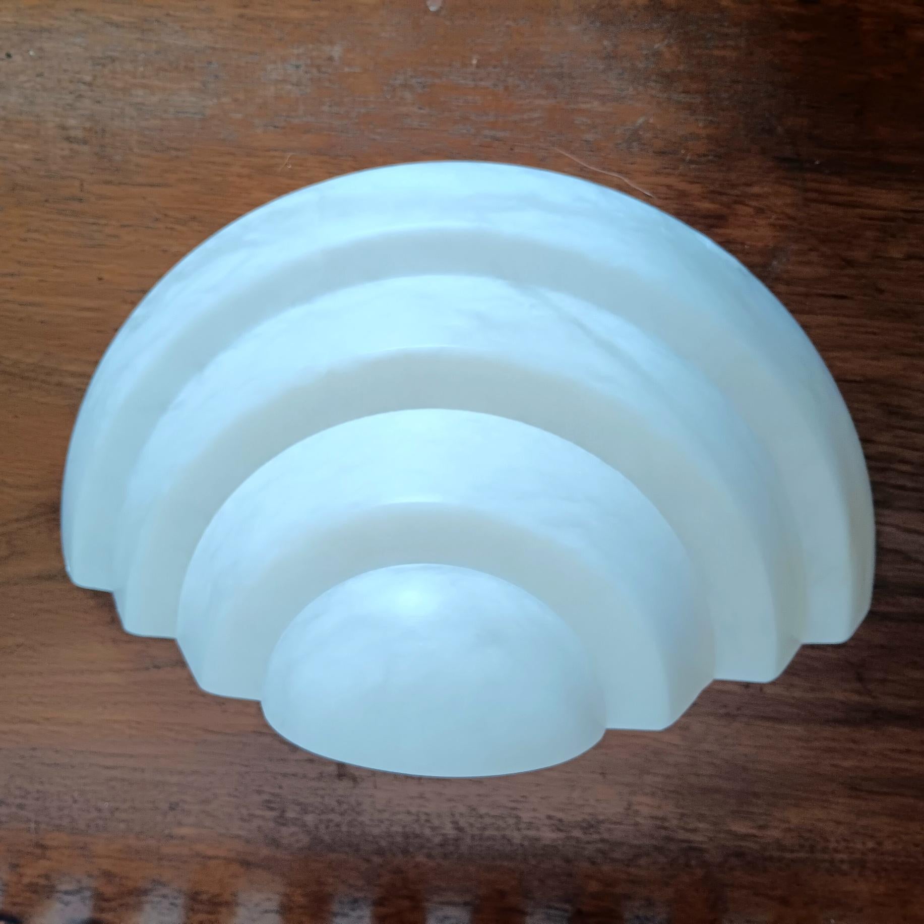 Aplique de Pared de Alabastro Blanco Art Decó Minimalista en venta 4