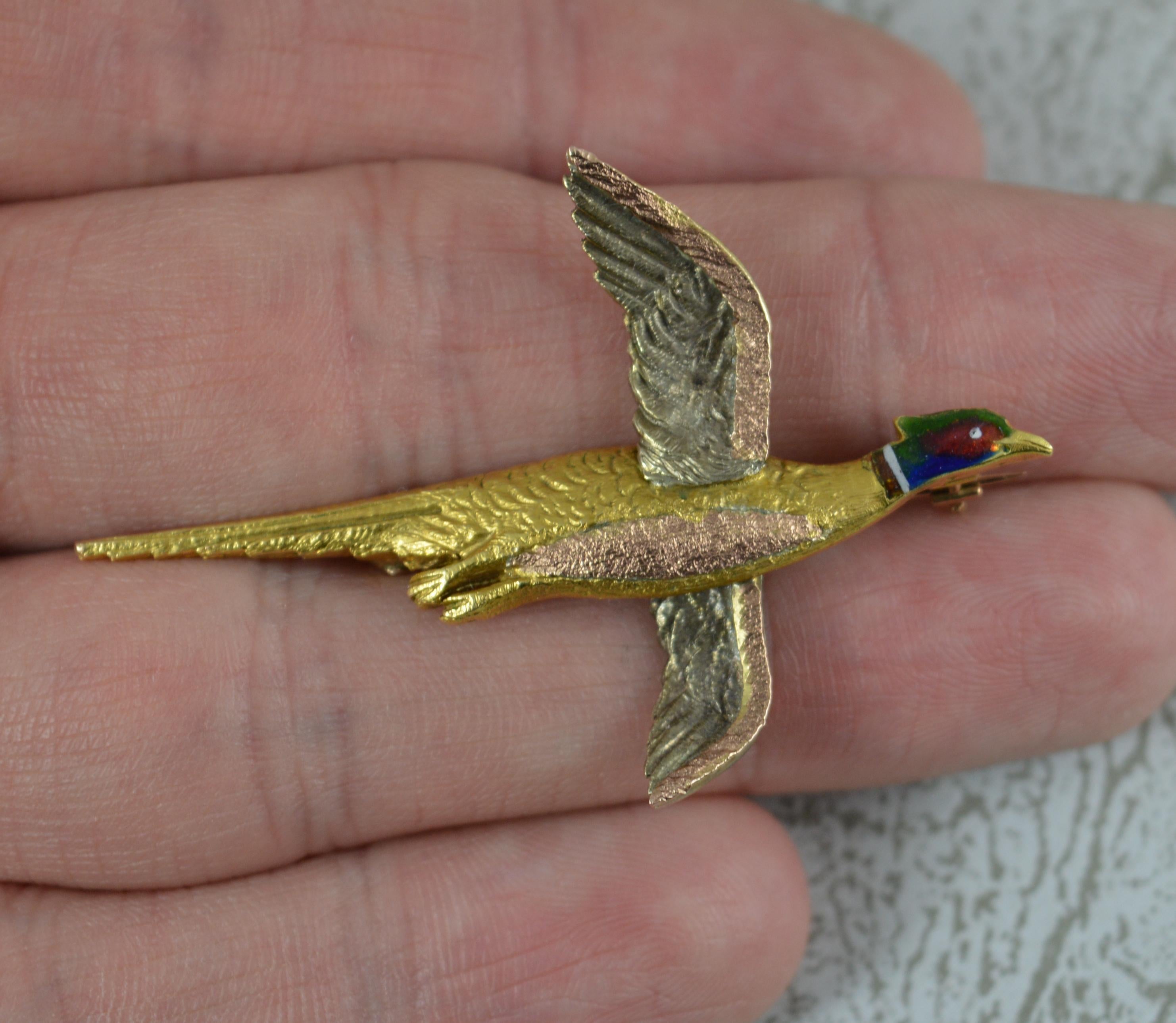 A superb quality vintage brooch by Alabaster and Wilson.
9 carat gold example, predominantly 9ct yellow gold with rose and white gold highlights.
Bright, vivid enamelling to the head.
Flying pheasant shape.

CONDITION ; Excellent for age. Crisp