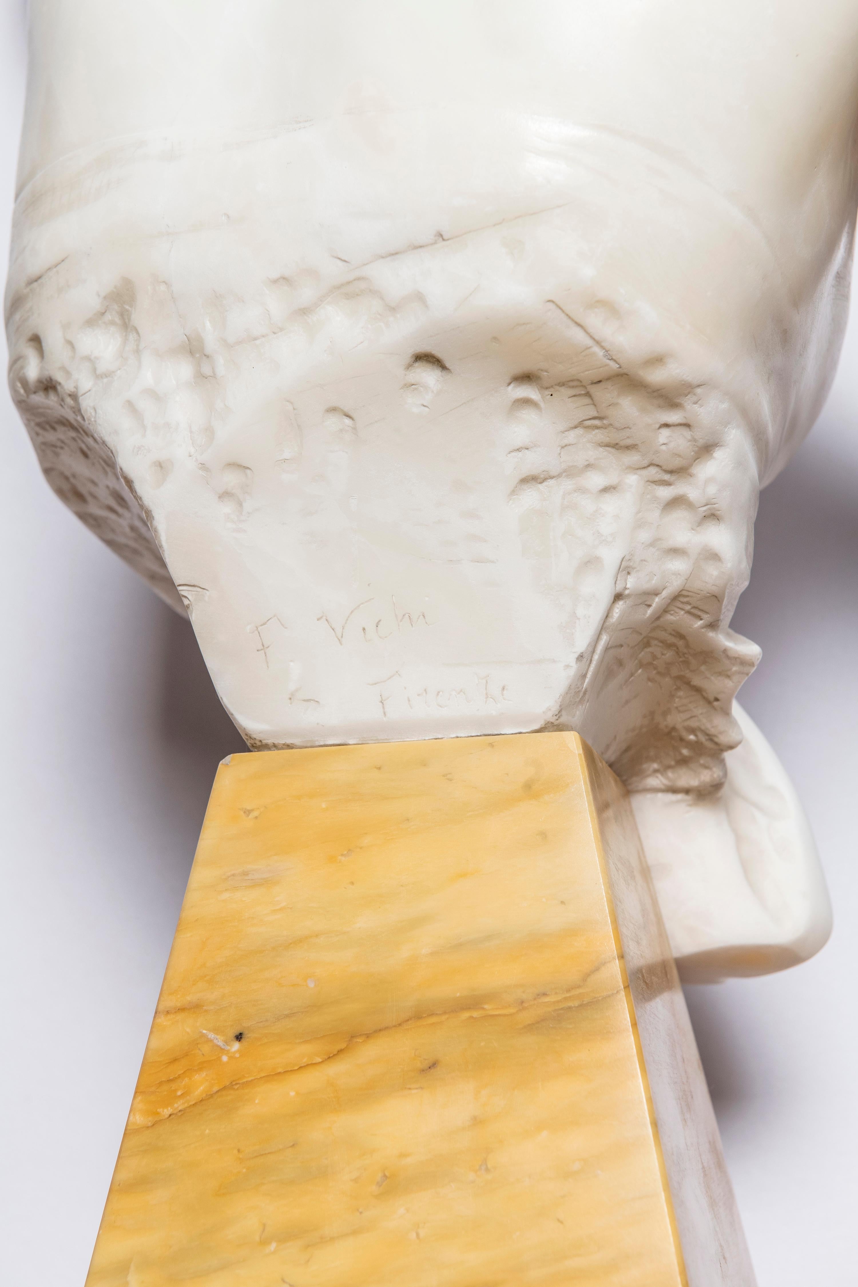 Italiano Busto di donna in alabastro con base in marmo, Firenze, circa 1890 in vendita