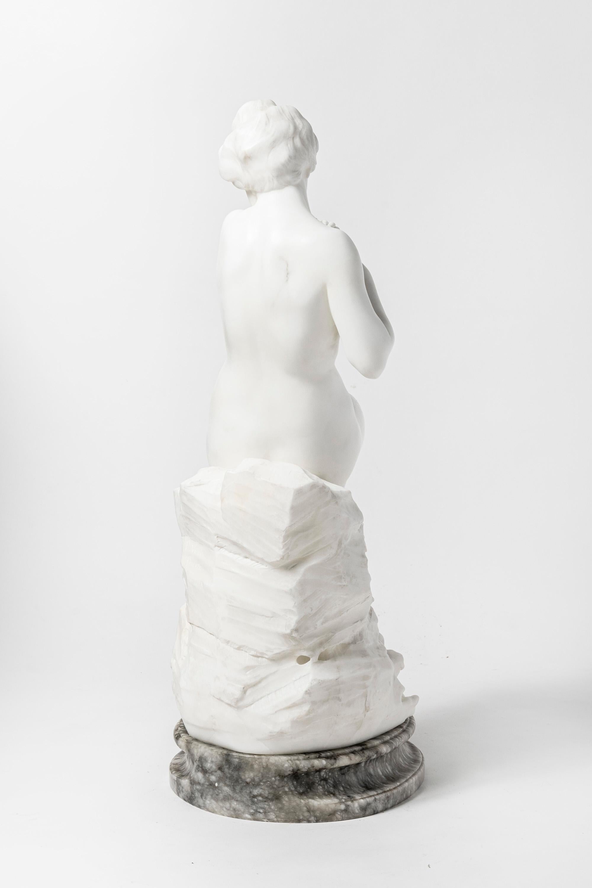 Neoclassical Alabaster woman sculpture. Italy, circa 1890. For Sale