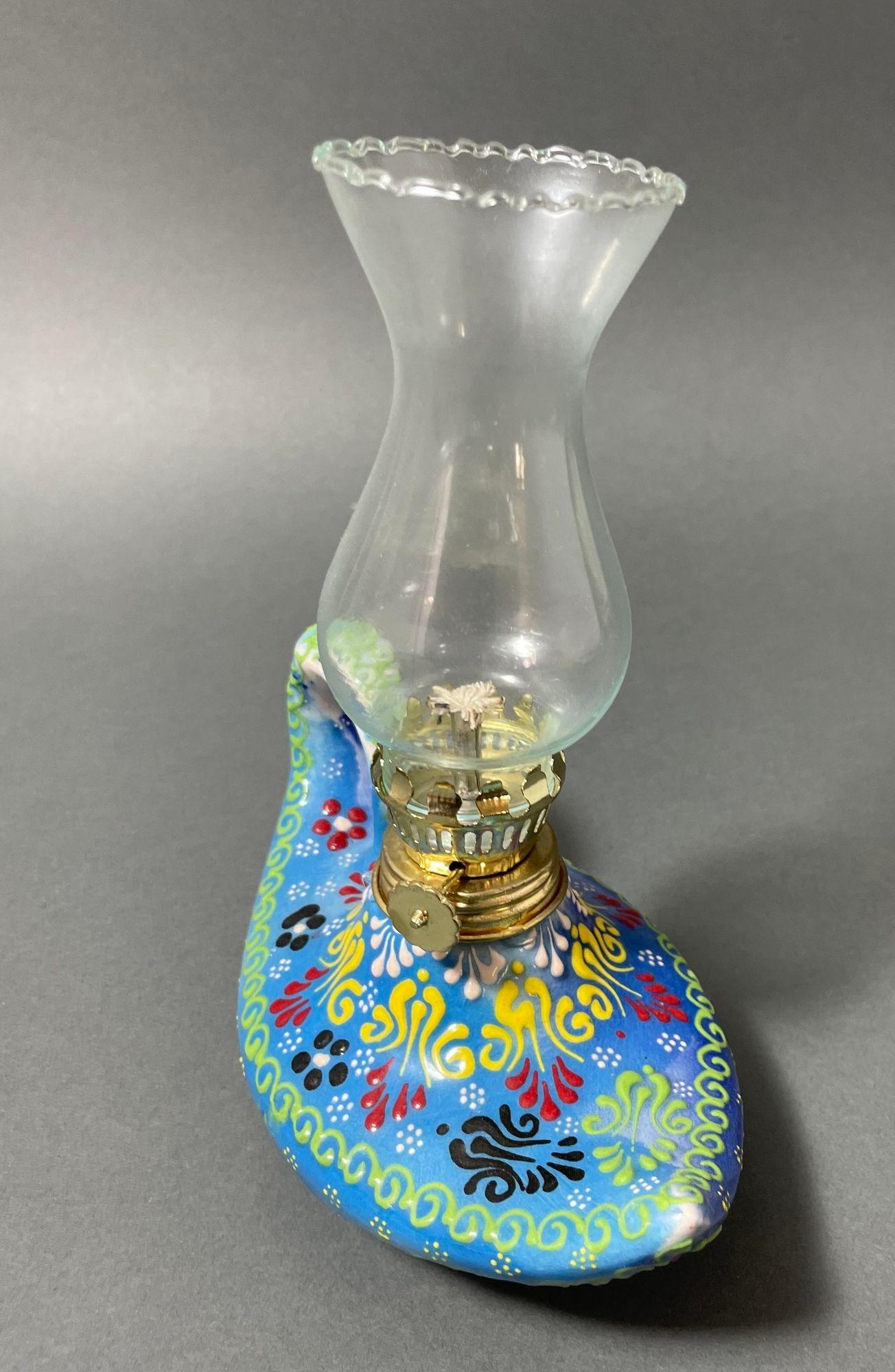 Aladdin élégante lampe à huile turque en céramique bleue faite à la main en vente 4