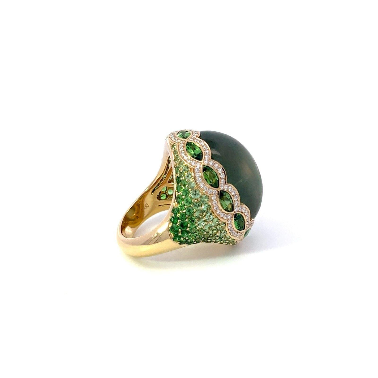 Taille coussin antique Aladdin Treasure Prenite Diamond Bague exclusive en or jaune 18 carats en vente