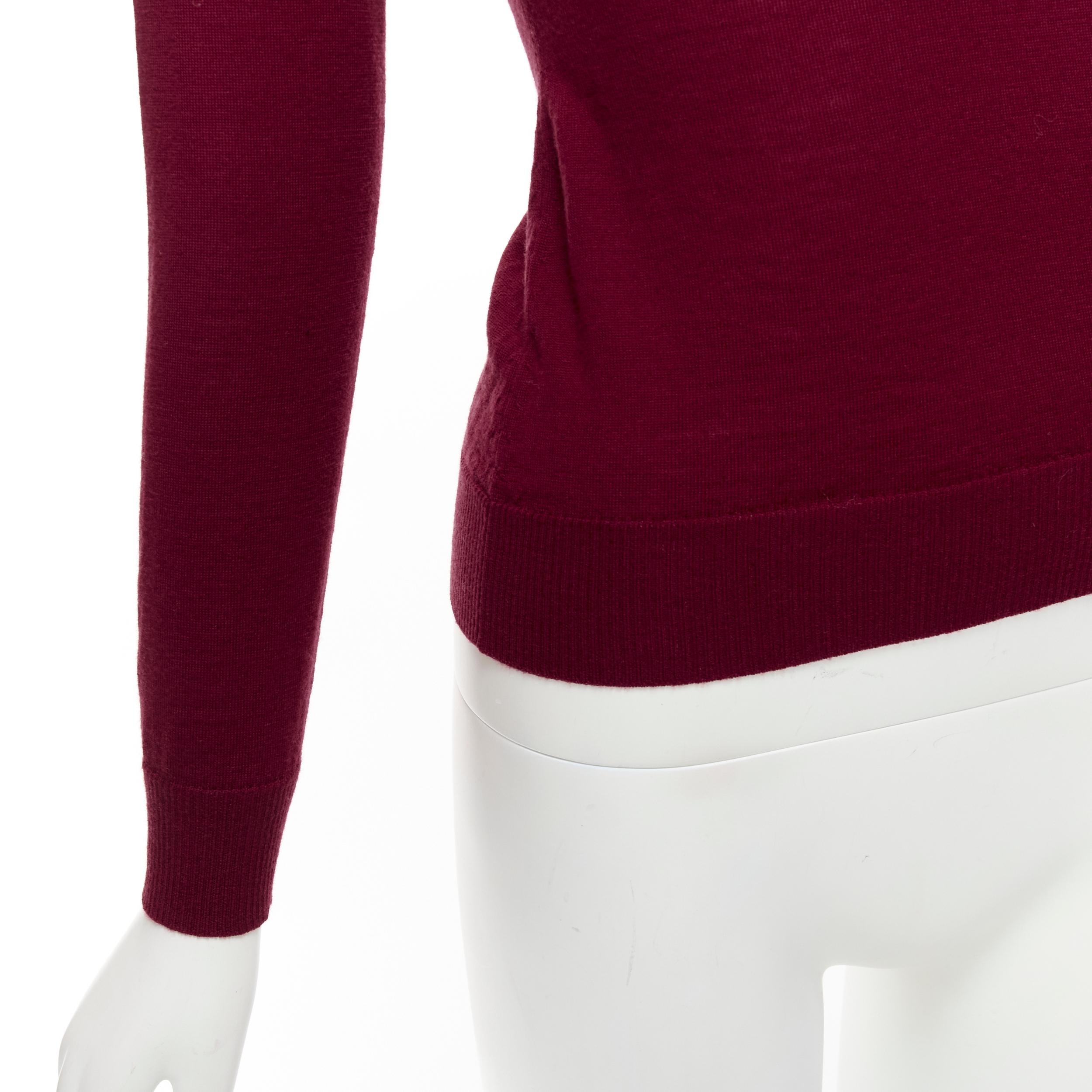 Pull col ras du cou Alaïa à manches longues rouge foncé 100 % laine vierge FR36 S en vente 2