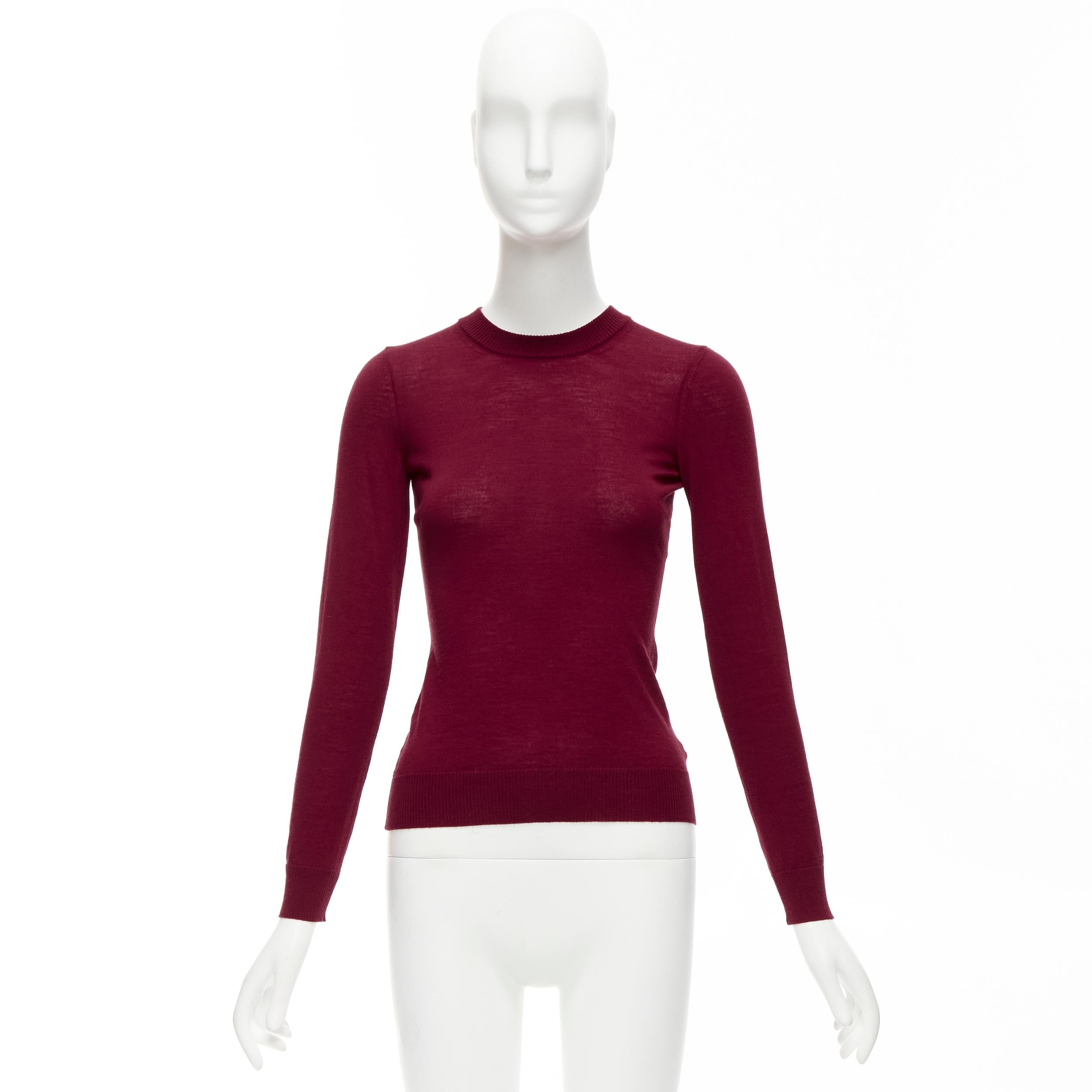 Pull col ras du cou Alaïa à manches longues rouge foncé 100 % laine vierge FR36 S en vente 4