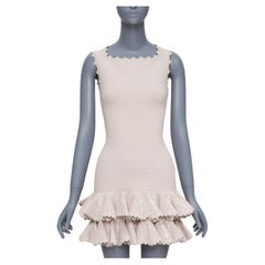 ALAIA 2011 - Robe sirène à volants, tissage à points texturés, beige, à volants festonnés FR36 S