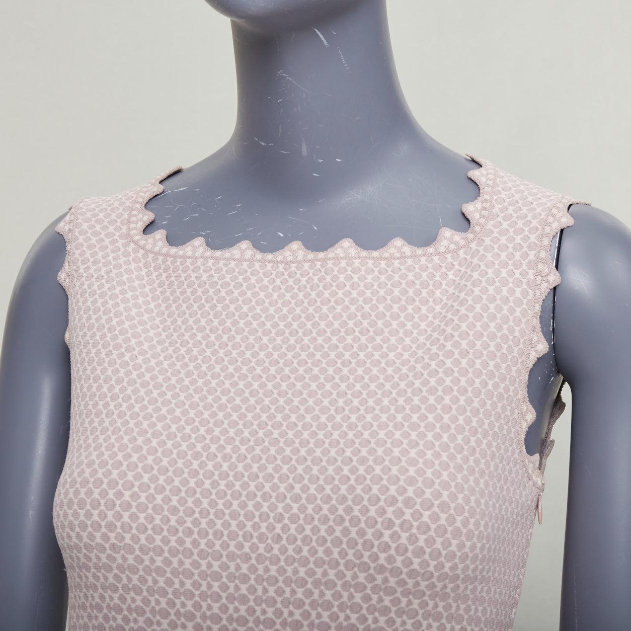 ALAIA 2011 rosa strukturiertes Punktgeflecht mit Rüschen Meerjungfrauen-Stufenkleid FR36 S im Angebot 2