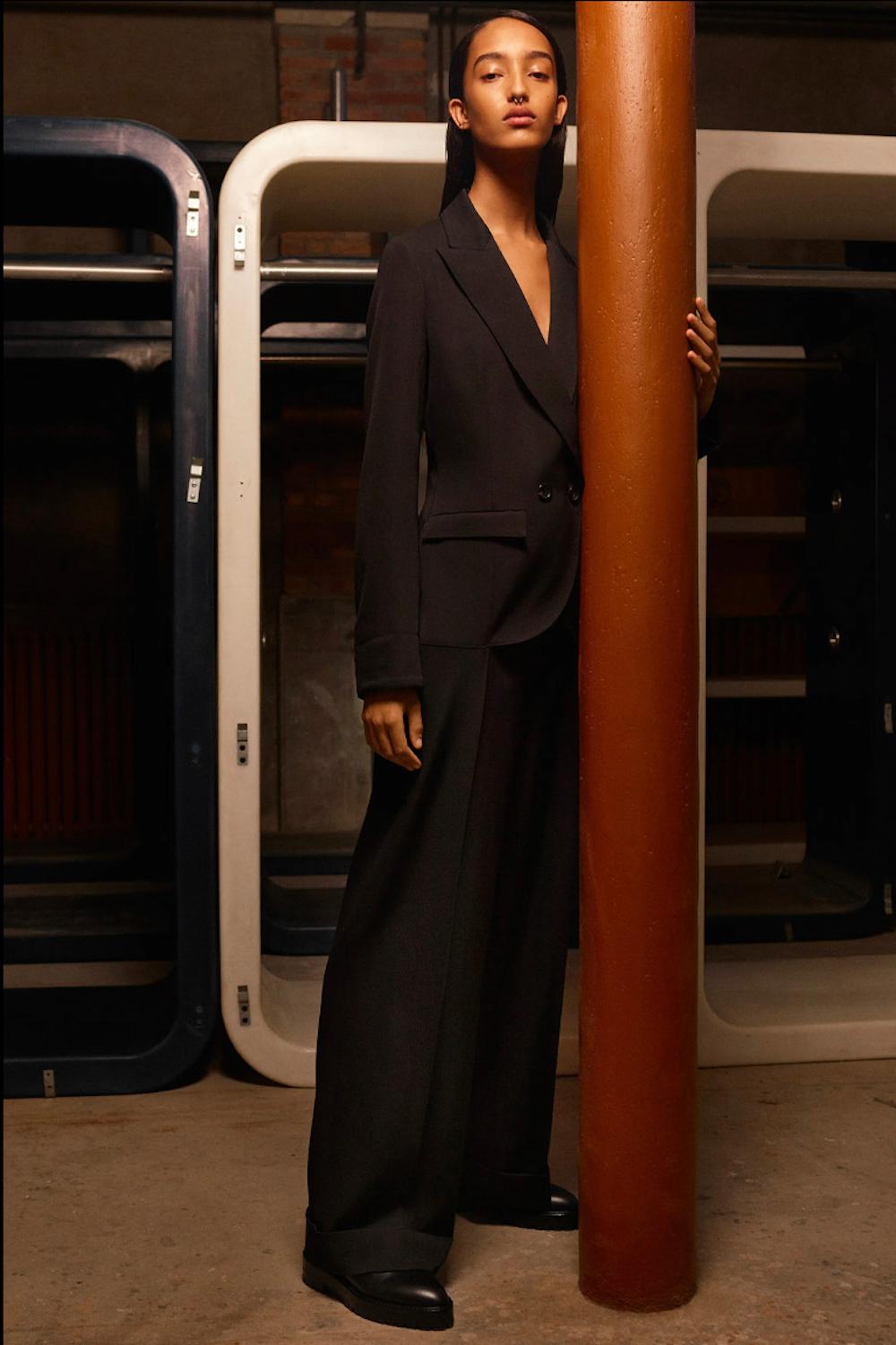 - Edizione pre autunnale 2020 Re.collection della collezione autunno / inverno 1988 di Azzedine Alaïa

- Venduto da Mae Vintage London 

- Tuta trompe d'oeil nera

