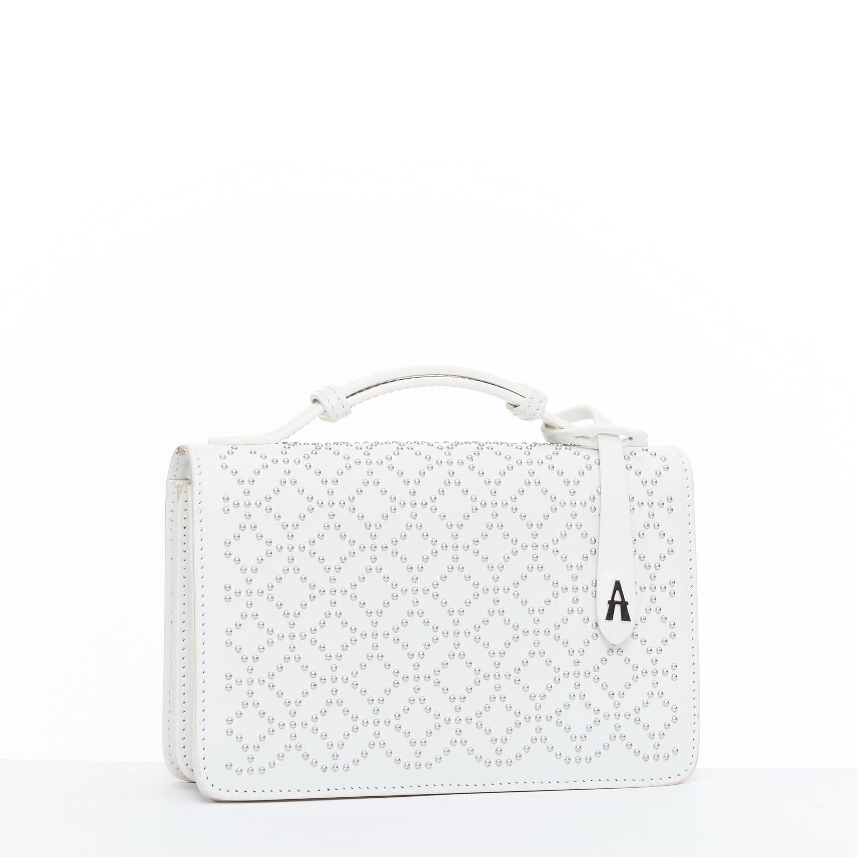 Bolso cruzado ALAIA Arabesque Franca blanco con tachuelas de plata Gris en venta