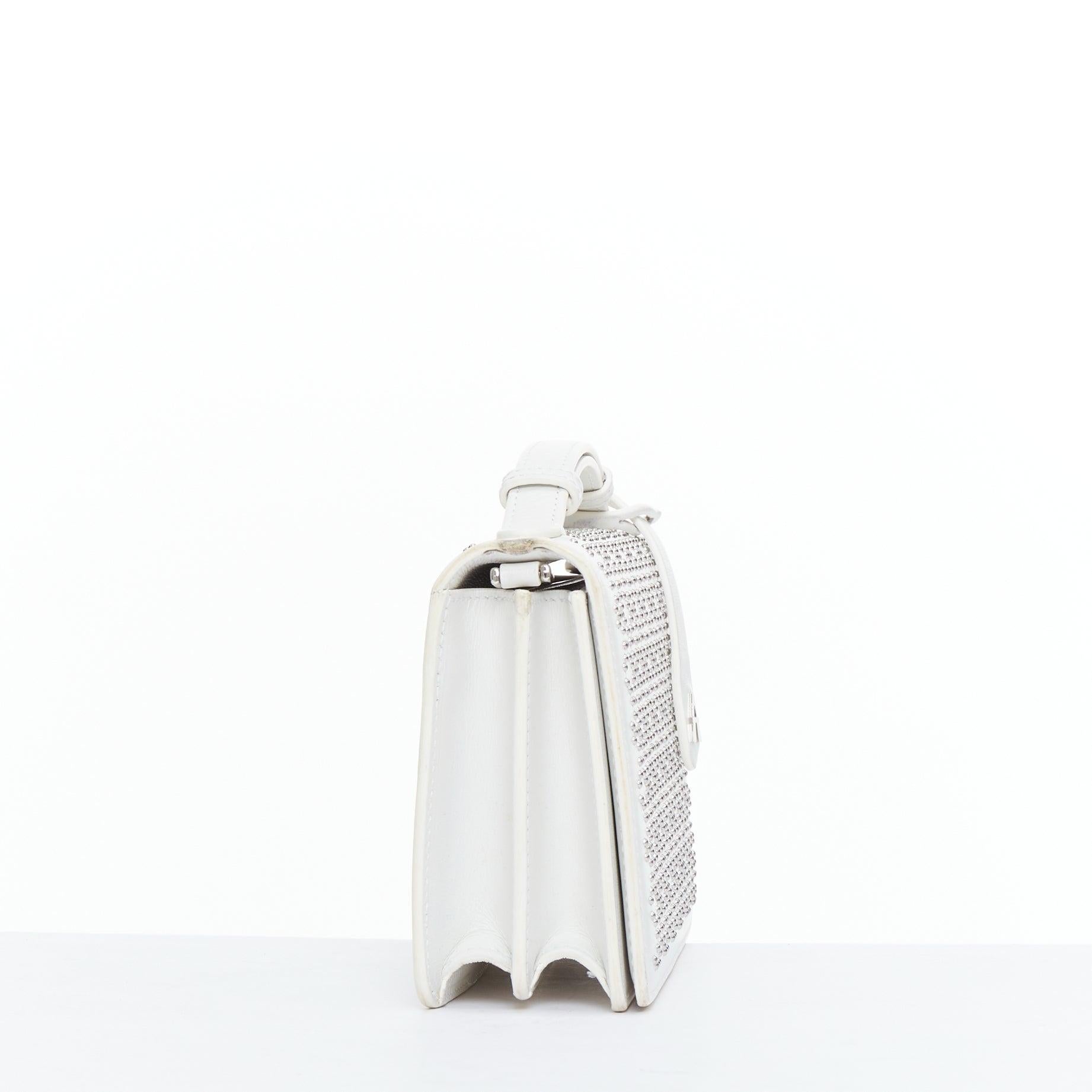 Bolso cruzado ALAIA Arabesque Franca blanco con tachuelas de plata en Bueno estado para la venta en Hong Kong, NT