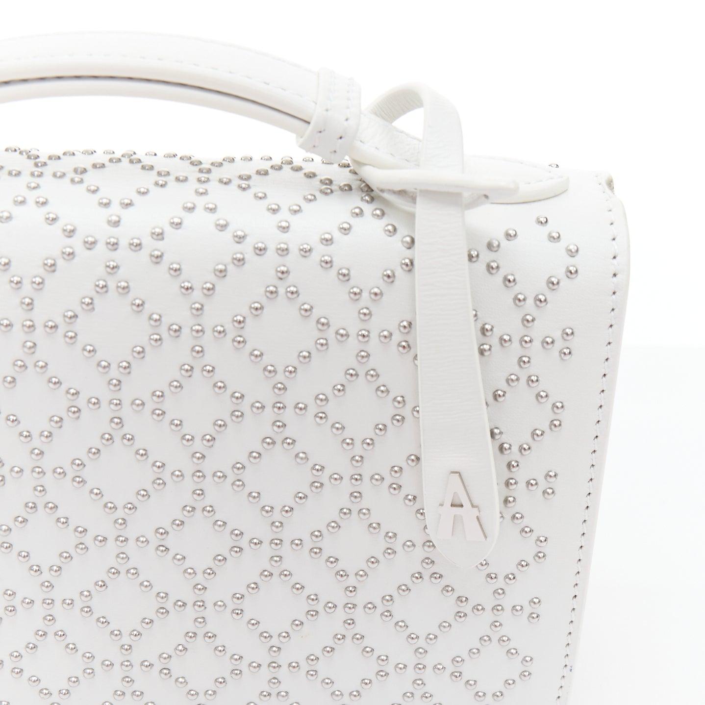 Bolso cruzado ALAIA Arabesque Franca blanco con tachuelas de plata en venta 2