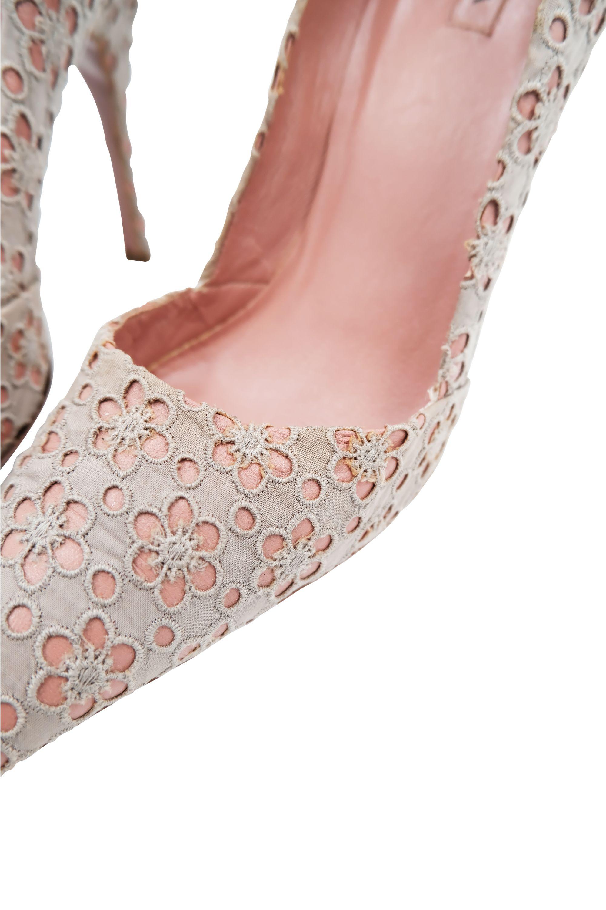 Alaïa Beige Florale Spitze Spitze Pumps im Zustand „Gut“ im Angebot in Morongo Valley, CA