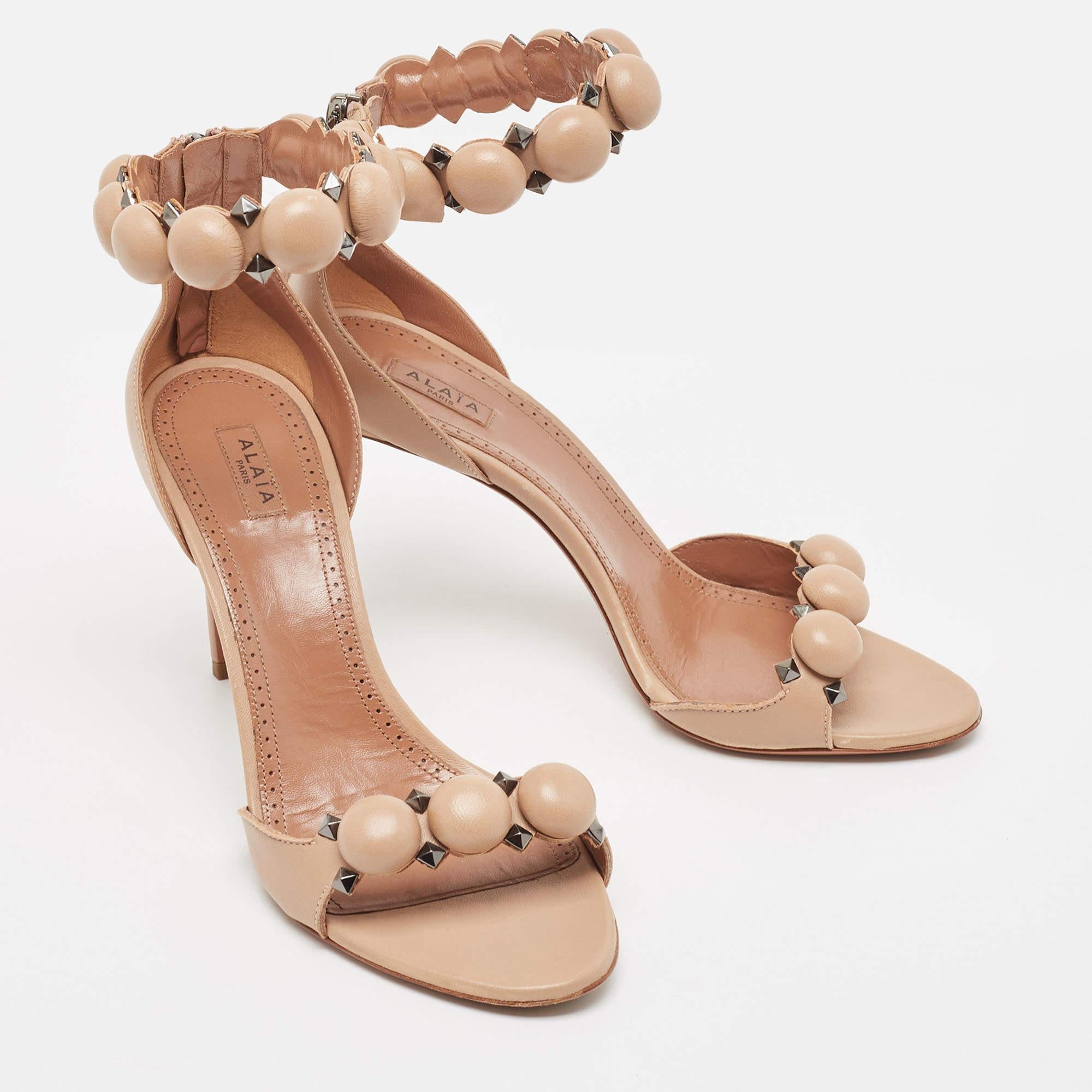 Alaia Beige Leather Bombe Ankle Strap Sandals Size 40 In Good Condition For Sale In Dubai, Al Qouz 2
