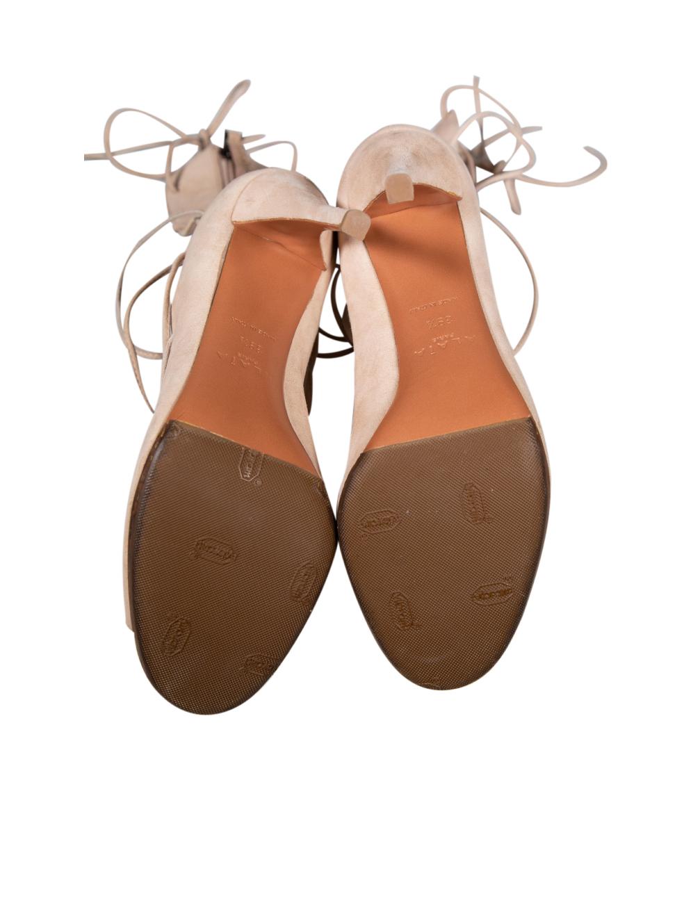 Donna Alaïa Beige Sandali in pelle scamosciata con lacci Taglia IT 39,5 in vendita