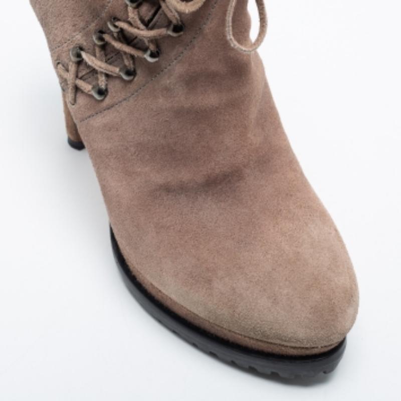 Fashionable and uber-chic, these statement beige booties from Alaia will cut an alluring silhouette from day to night. Crafted from suede, they feature lace-ups, sturdy platforms, and 13.5 cm heels.