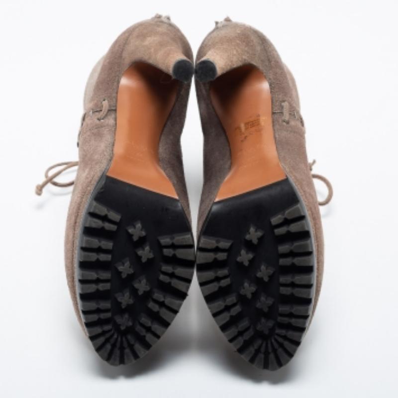 Alaia Beige Suede Studded Lace Up Platform Booties Size 40 In Good Condition In Dubai, Al Qouz 2