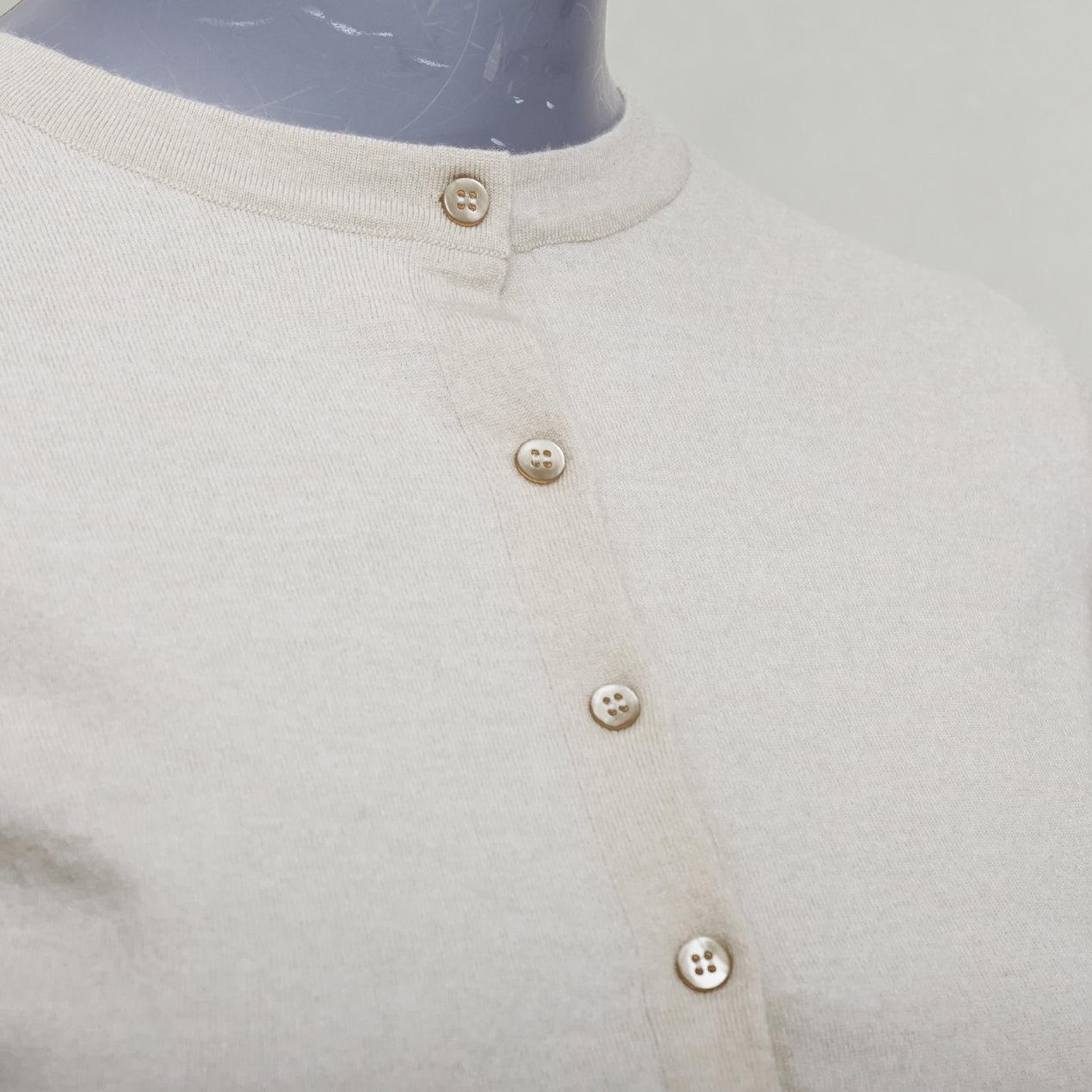 ALAIA beige mezcla de lana virgen mini botones chaqueta de punto clásica FR36 S
Referencia: SNKO/A00550
Marca: Alaia
Diseñador: Azzedine Alaia
Material: Lana virgen, mezcla
Color: crema
Patrón: Sólido
Cierre: Botón
Fabricado en: