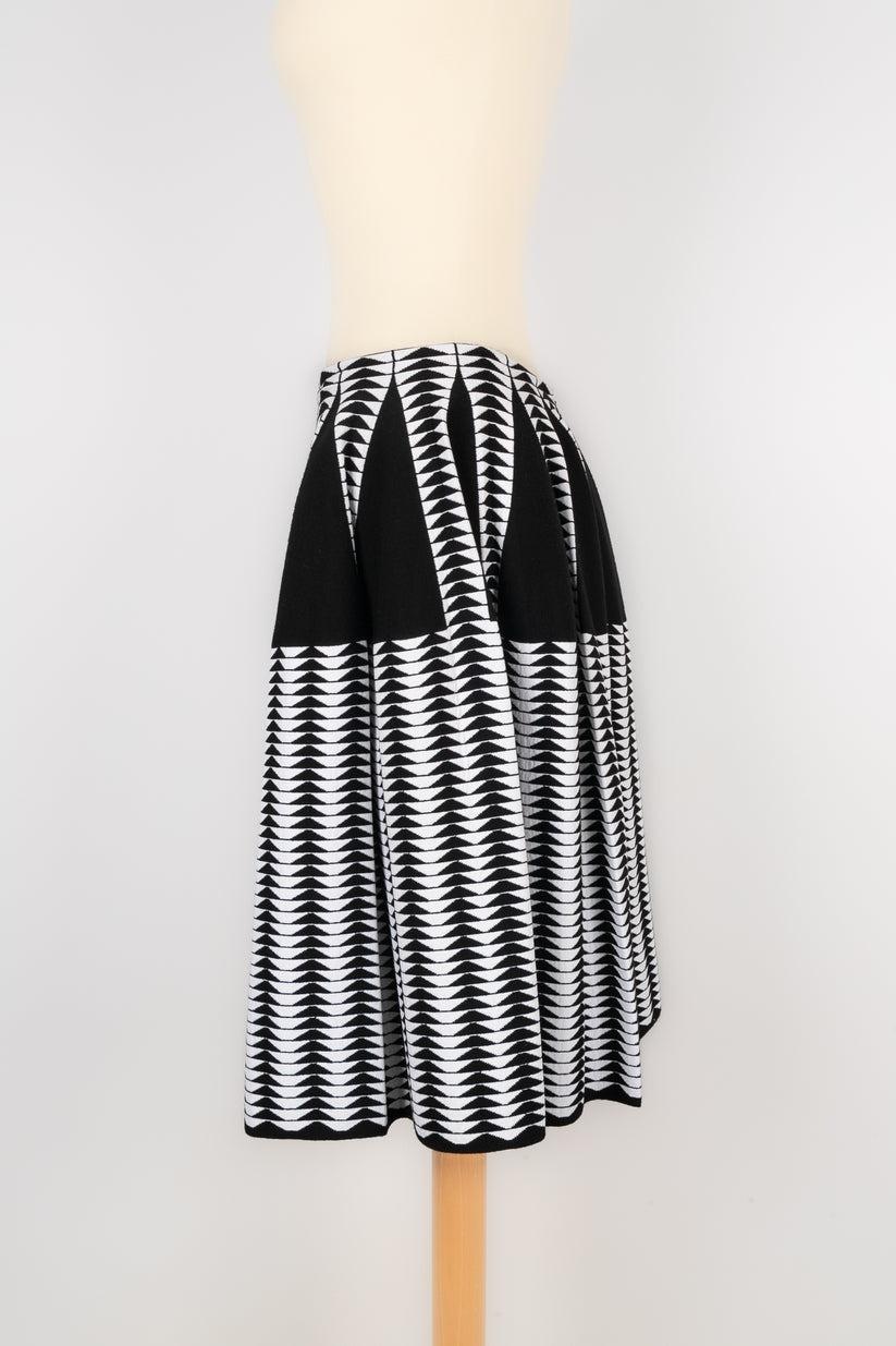 Alaïa Black and White Mesh Flared Skirt, 2014/2015 In Excellent Condition For Sale In SAINT-OUEN-SUR-SEINE, FR