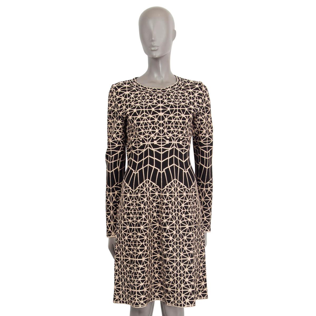 ALAIA Schwarzes beigefarbenes GEOMETRIC JACQUARD FLARED Kleid aus Viskose 2016 (Braun) im Angebot