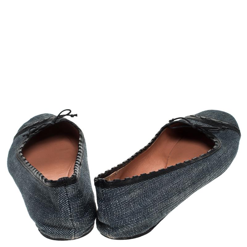 Noir Ballerines à nœud en denim noir/bleu Alaia Taille 37 en vente