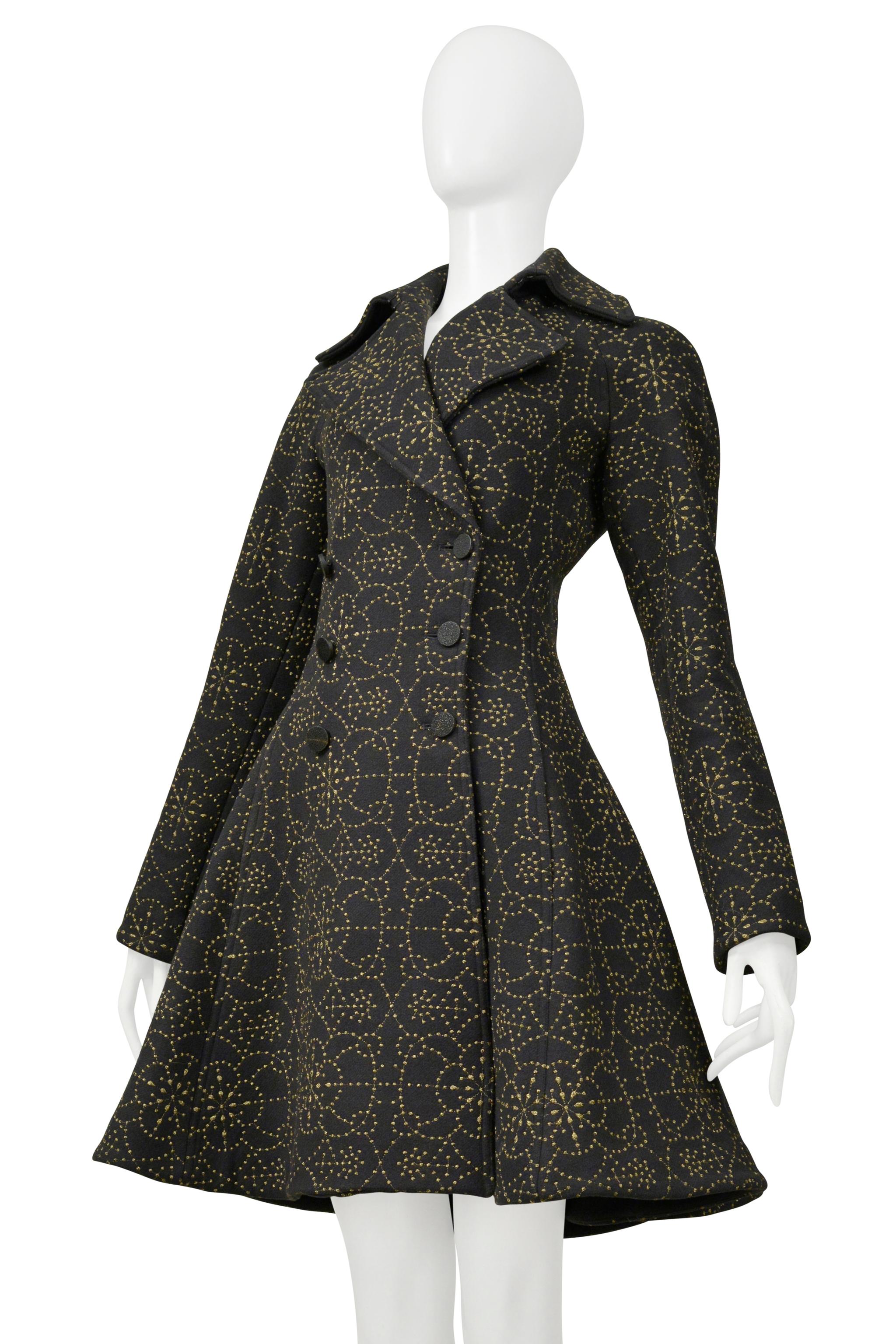 Manteau noir Alaia avec broderie en or métallisé Excellent état - En vente à Los Angeles, CA