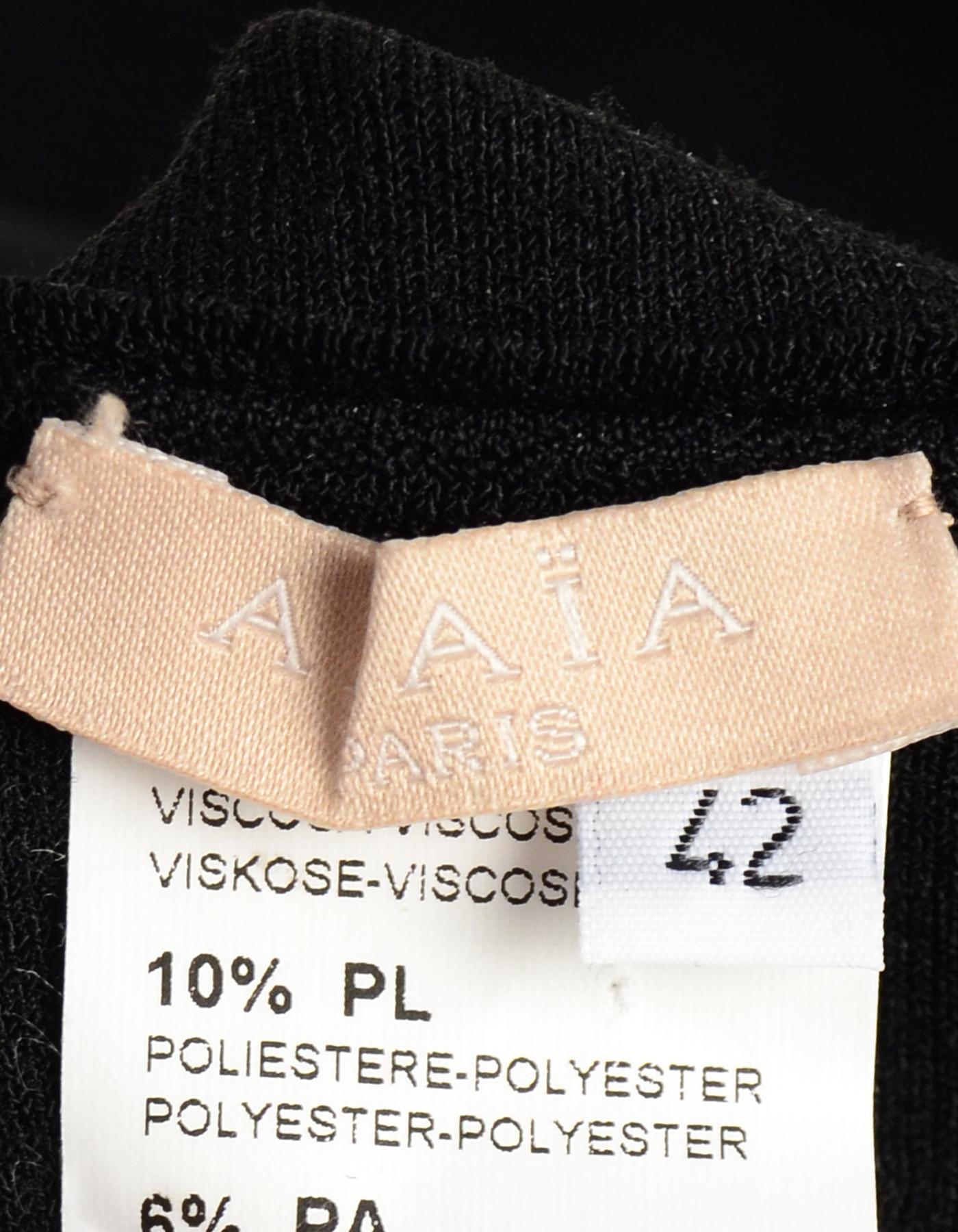 Alaïa - Robe noire ajustée et évasée sans manches à col en V avec ourlet en crochet, taille IT 42 Excellent état - En vente à New York, NY