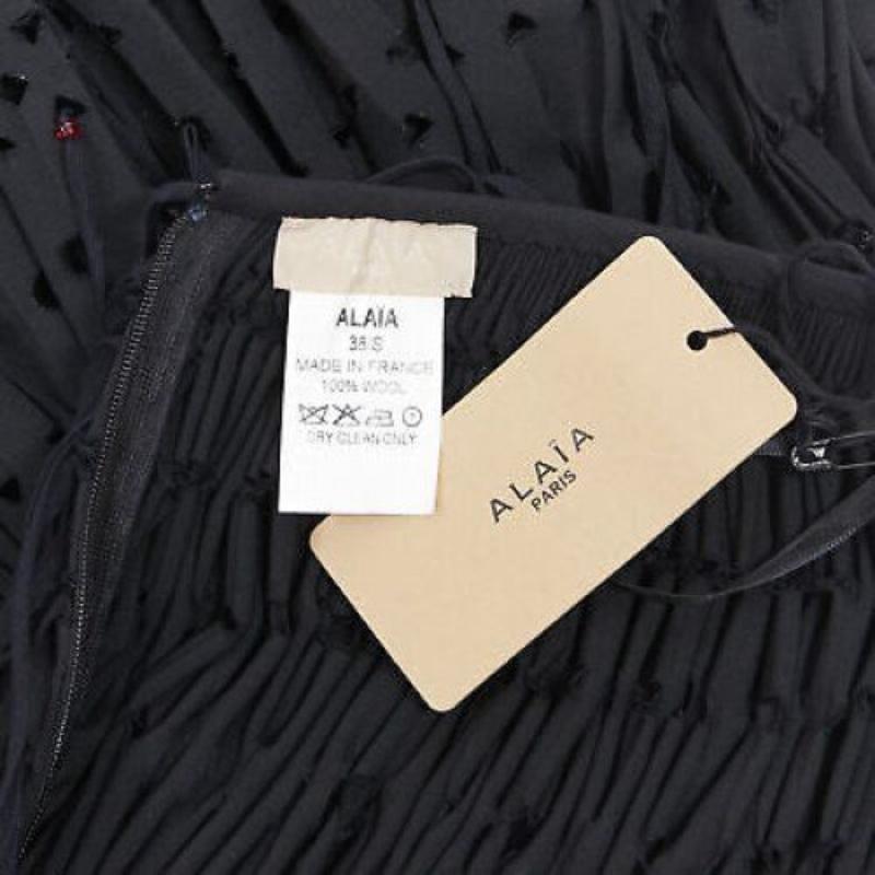 ALAIA schwarzer geometrischer Ausschnitt geraffter Rock mit roten Perlenfransen FR38 M im Angebot 4
