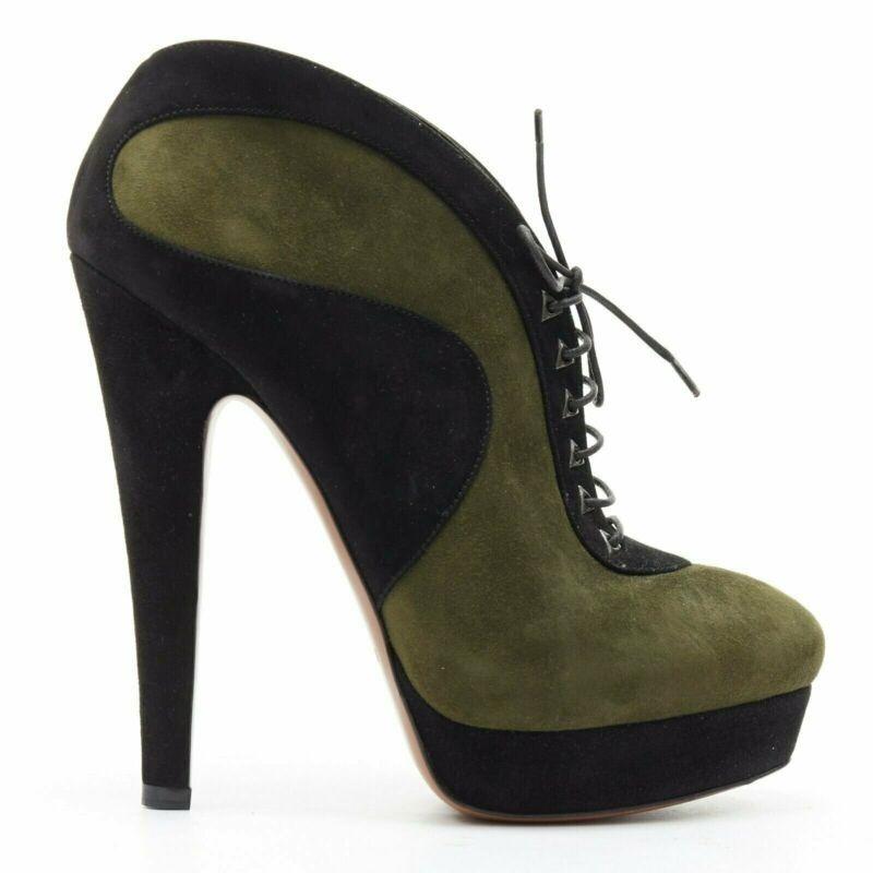 ALAIA black green suede leather lace up platform ankle bootie EU37
Reference: TGAS/A03116
Brand: Alaia
Designer: Azzedine Alaia
Material: Leather
Color: Black
Pattern: Other
Closure: Lace Up
Extra Details: Dark green and black suede leather upper.