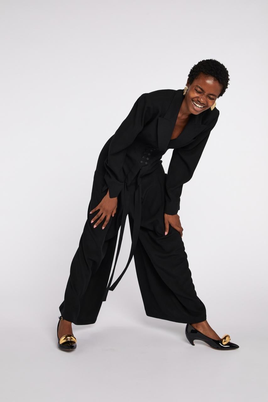 Donna Alaïa Tuta nera con vita arricciata A/I 1988 in vendita