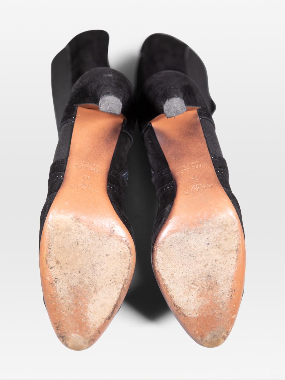 Alaïa Black Knee High Suede Heel Boots Size IT 39 Bon état - En vente à London, GB