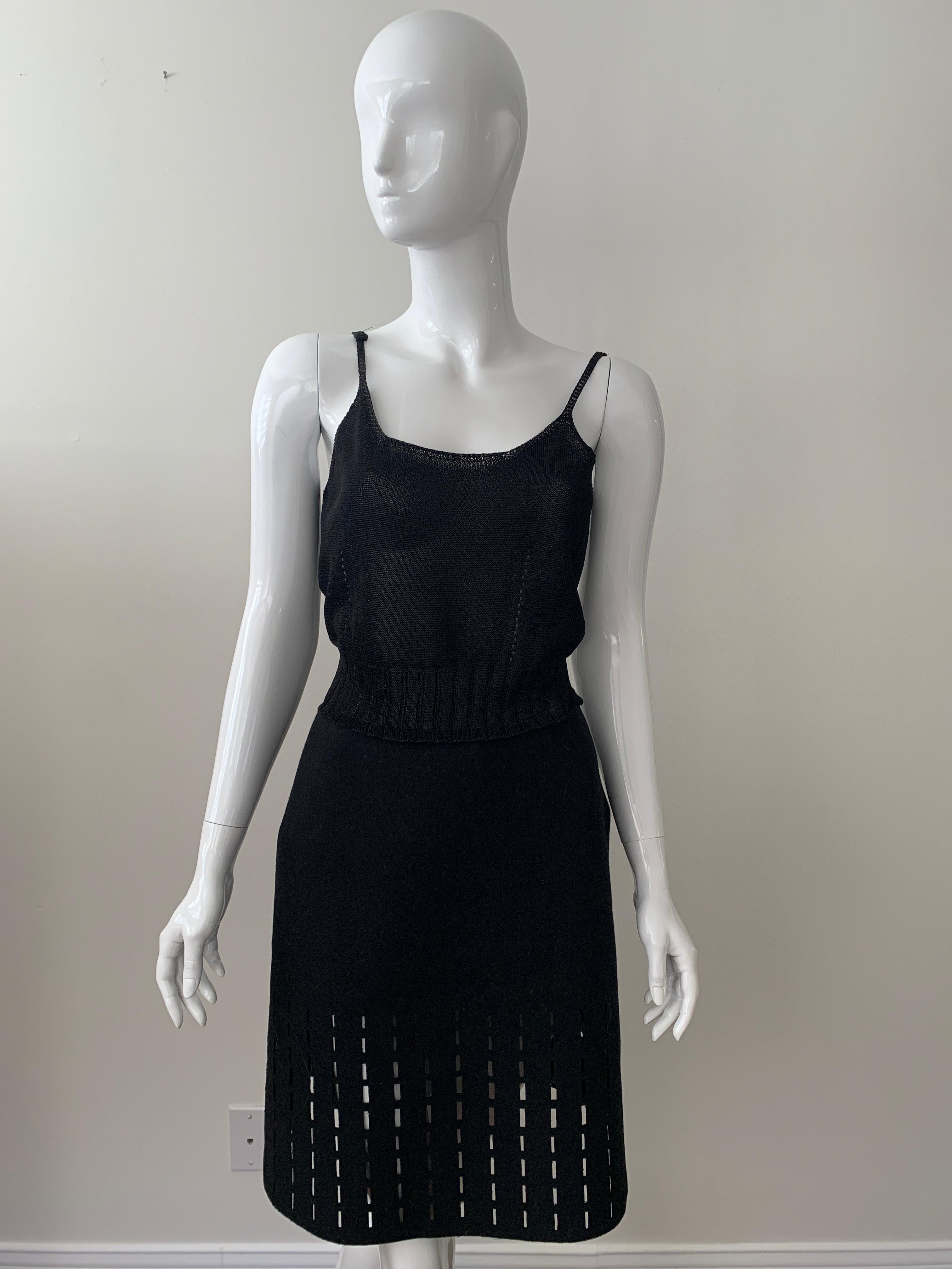 ALAIA Black Knee Length Skirt 
Size 42 (fits smaller) 
Perfect ALAIA skirt makes a classic edition to your wardrobe. 
Great condition. 

Approx. Est. Retail $ 2000