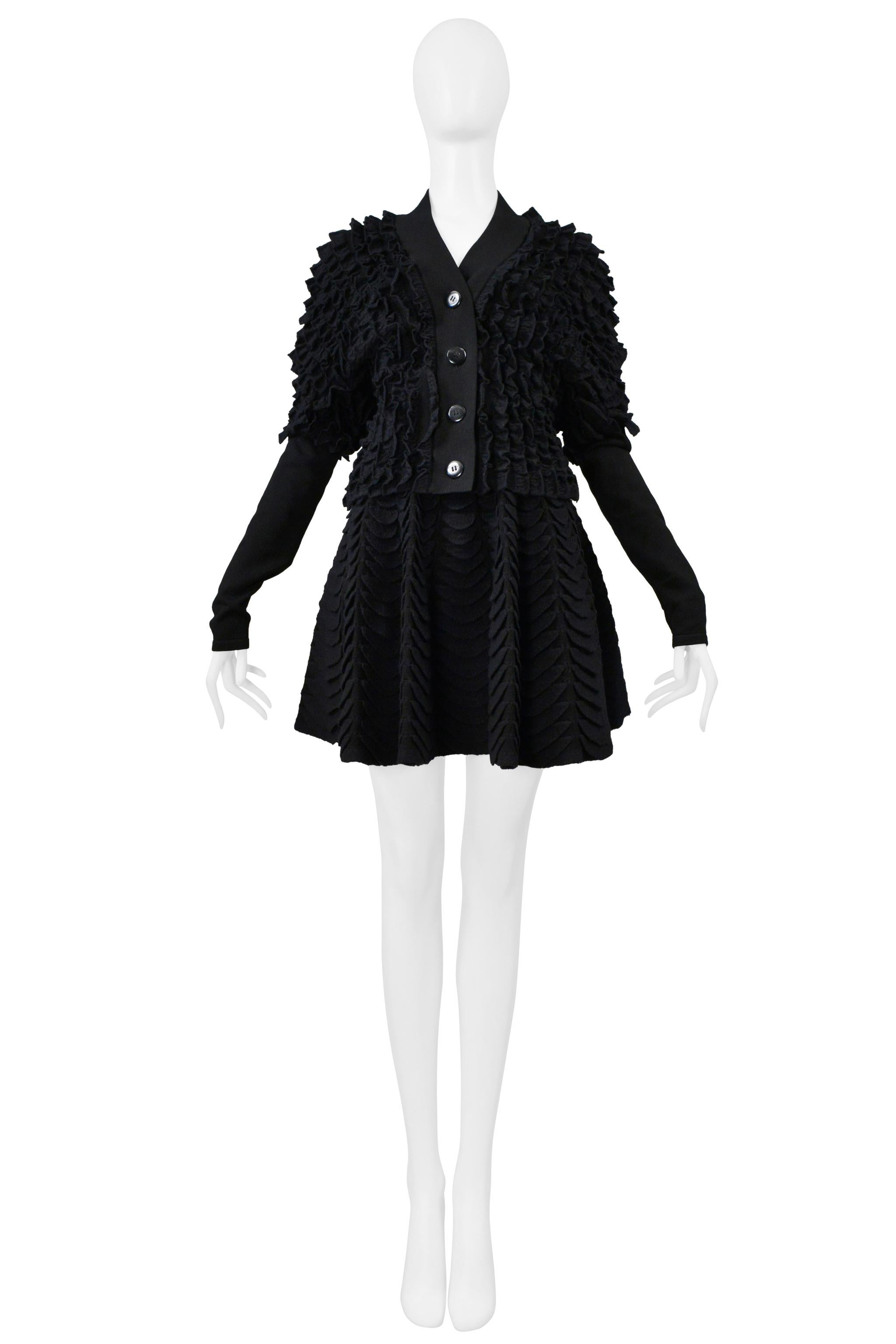 Donna Alaia - Cardigan con volant e gonna a ventaglio in maglia nera in vendita