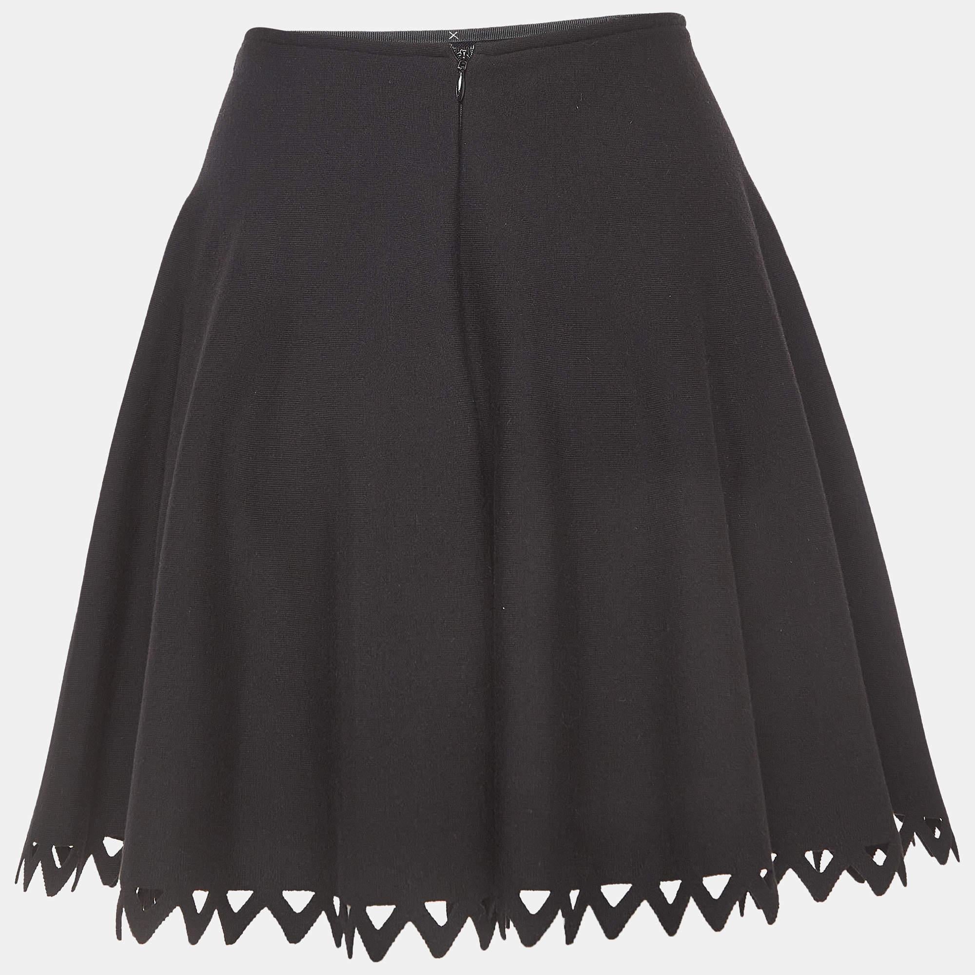 This elegant Alaia skirt is worth adding to your closet! Crafted from fine materials, it is exquisitely designed into a flattering shape.

