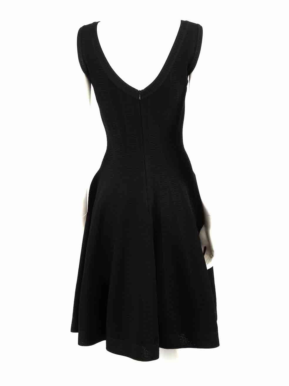 Alaïa Black Knitted V-Neck Knee Length Dress Size XL In Excellent Condition For Sale In London, GB