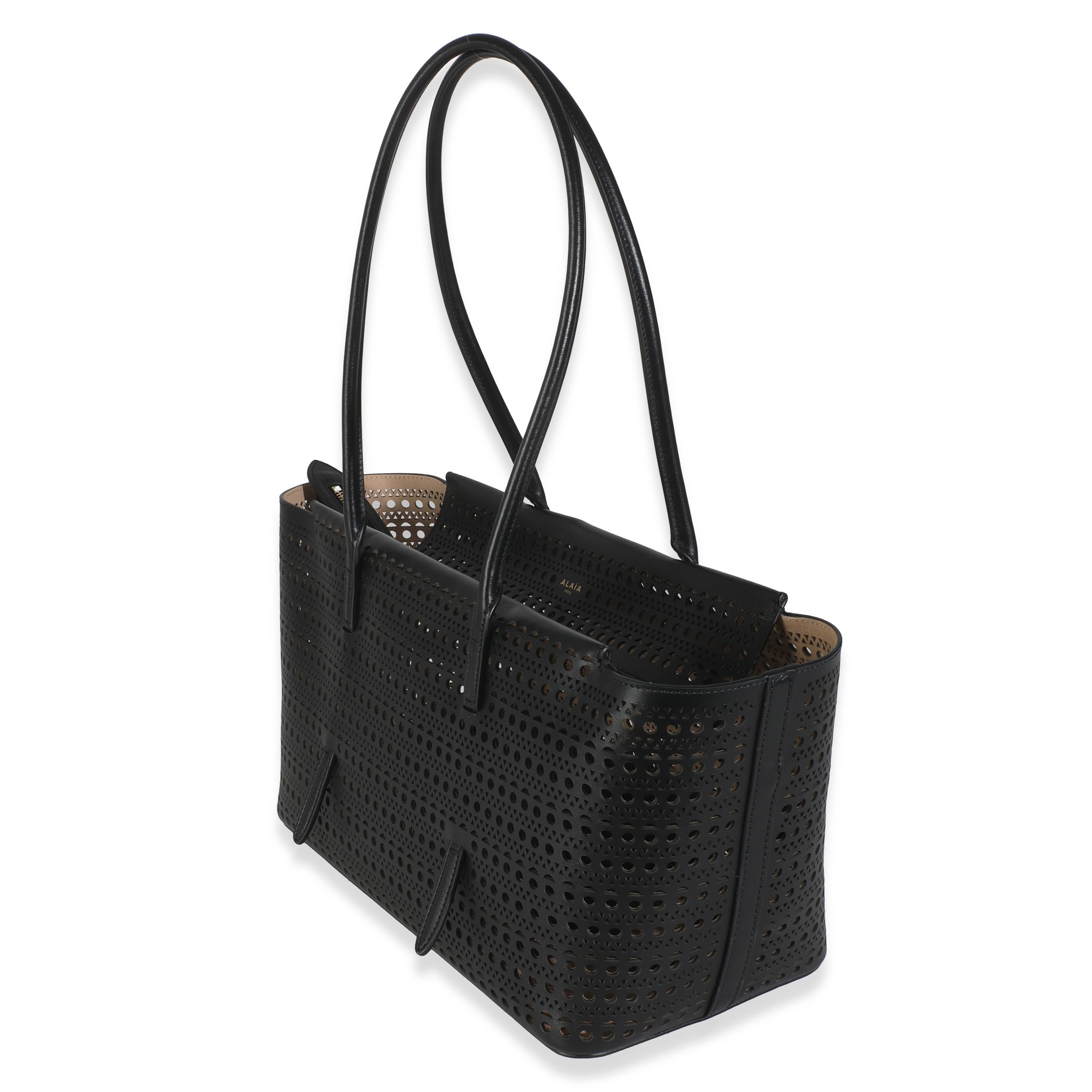 Alaia Black Laser Cut Calfskin Neo Mina 32 In Excellent Condition For Sale In New York, NY