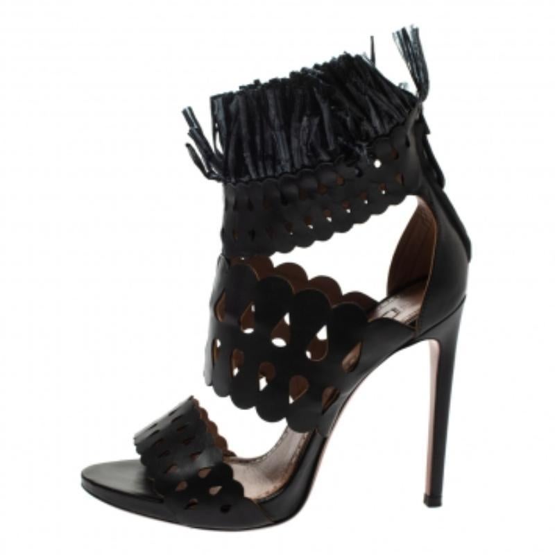 Alaia Sandales en cuir noir et paille à franges découpées Taille 38 en vente 1
