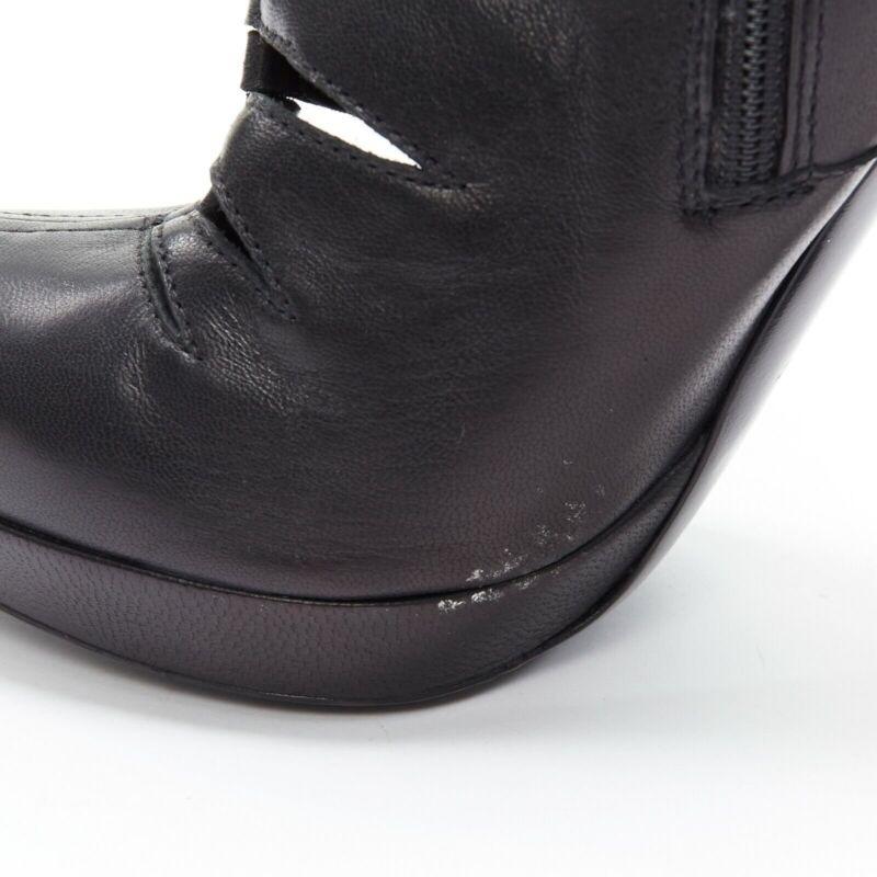 ALAIA bottes à lacets en cuir noir à découpe angulaire sur le devant, à bout en amande et à plateforme, EU37.5 en vente 5